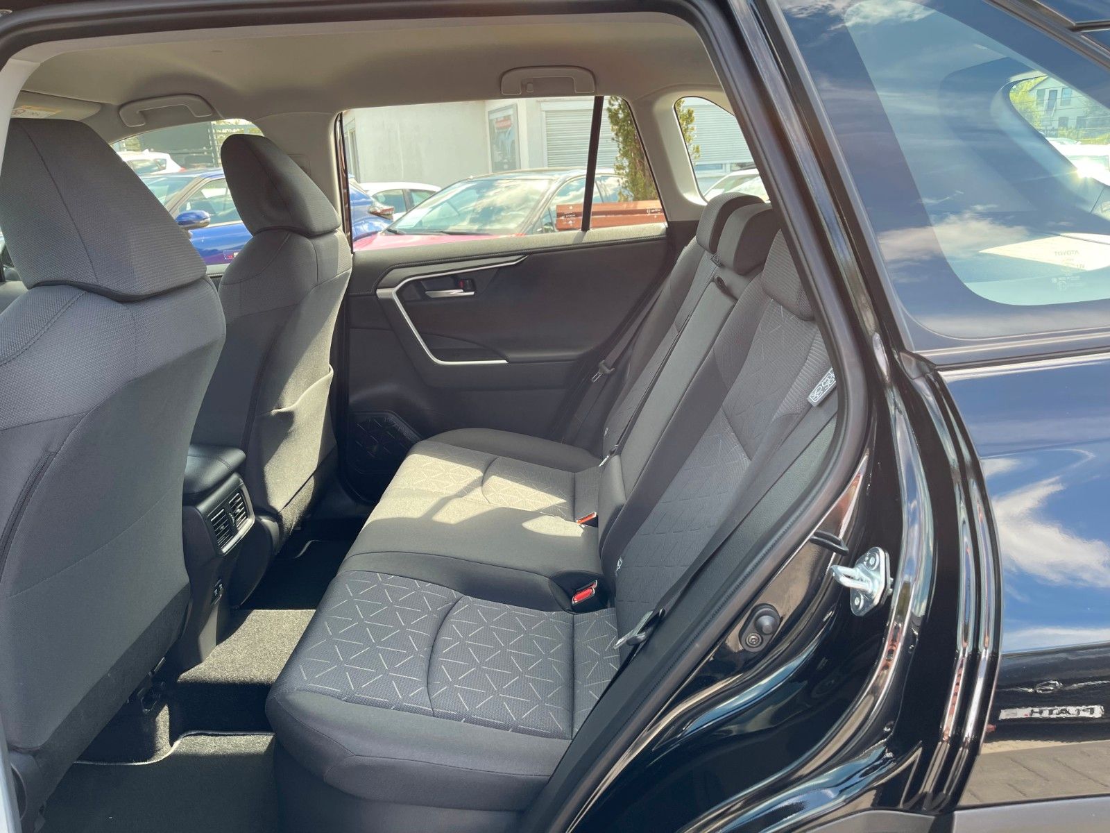 Toyota RAV 4 RAV4 Hybrid 4x2 Business Edition - Samsaru's Car Outlet