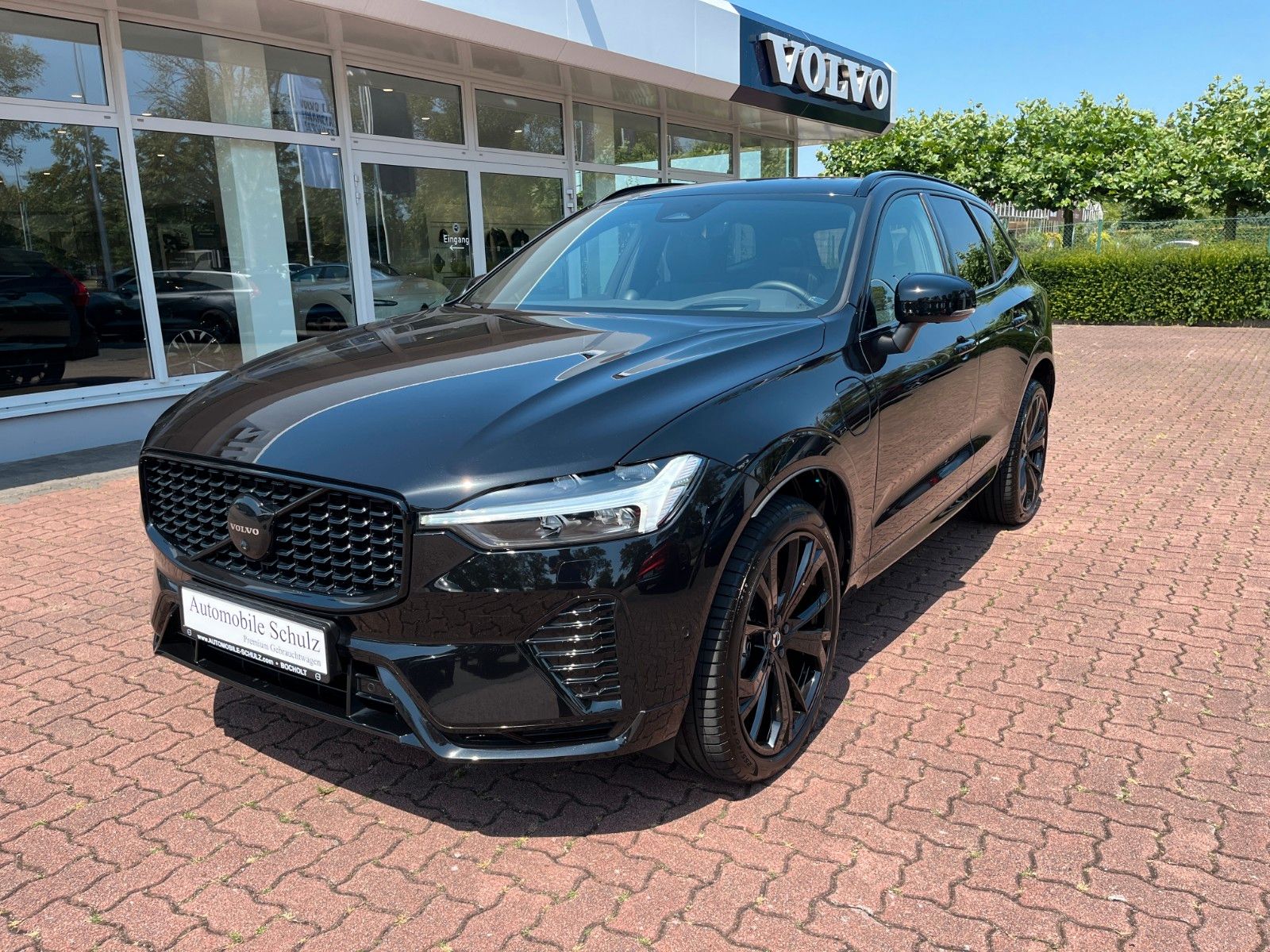 Volvo XC60 T6 Plug-in Hybrid ULTRA BLACK EDITION - Samsaru's Car Outlet