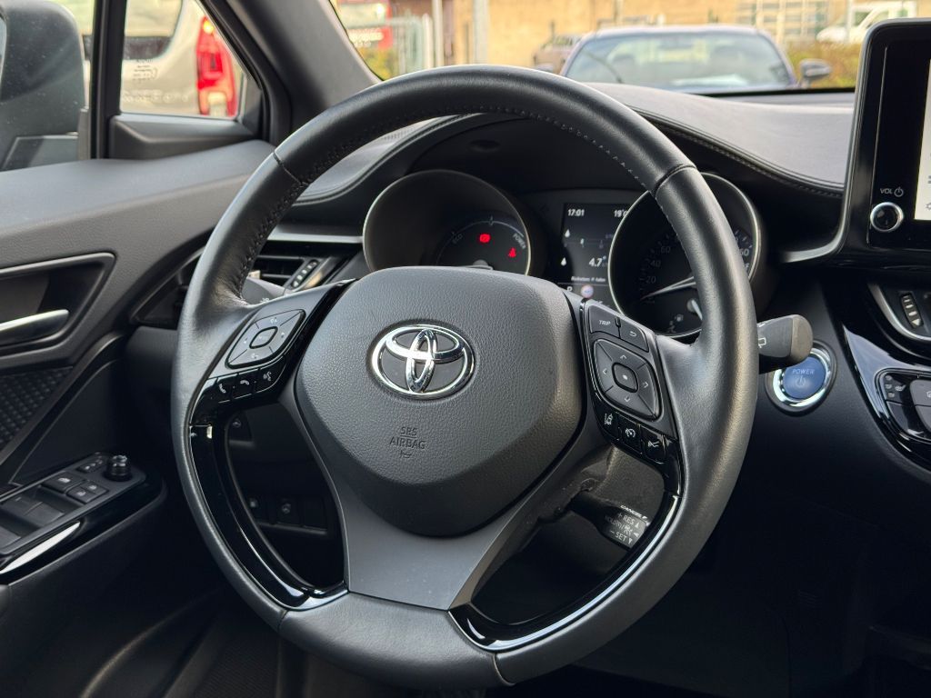 Toyota C-HR 2.0 Hybrid Team - Samsaru's Car Outlet
