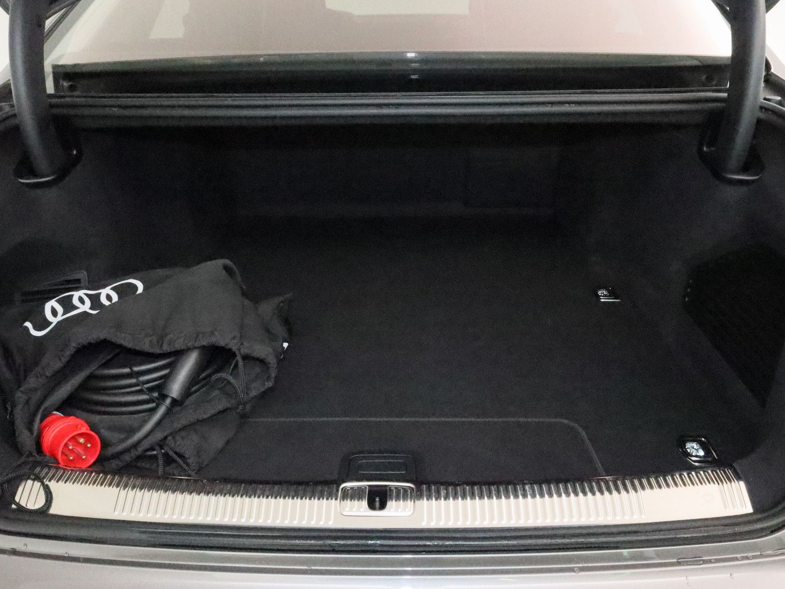 Audi A8 60 TFSI e quattro - Samsaru's Car Outlet