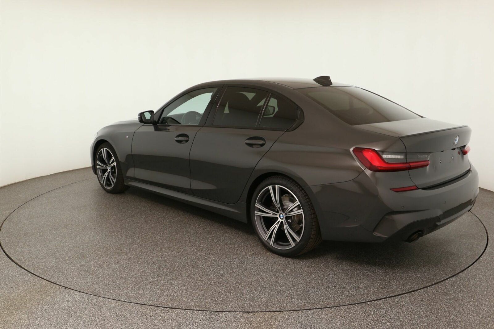 BMW 320i M Sport - Samsaru's Car Outlet