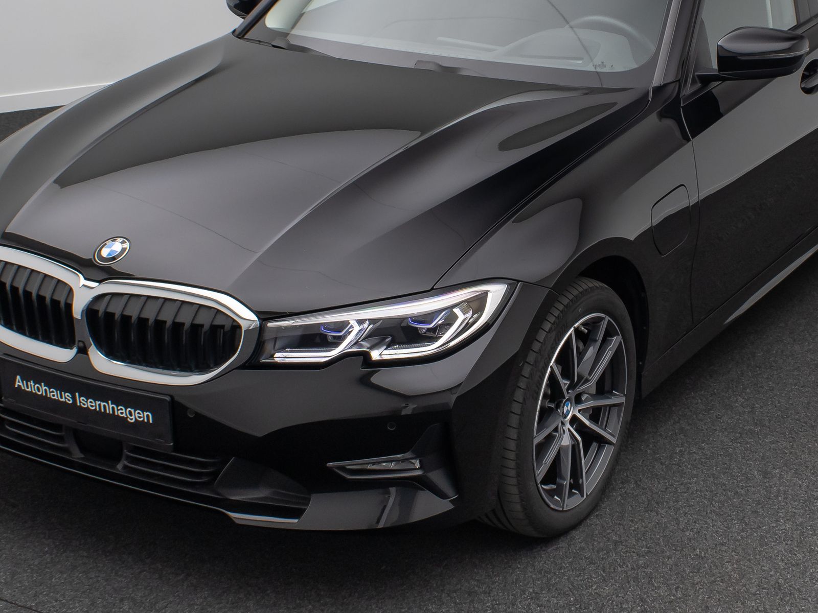 BMW 330e xD - Samsaru's Car Outlet