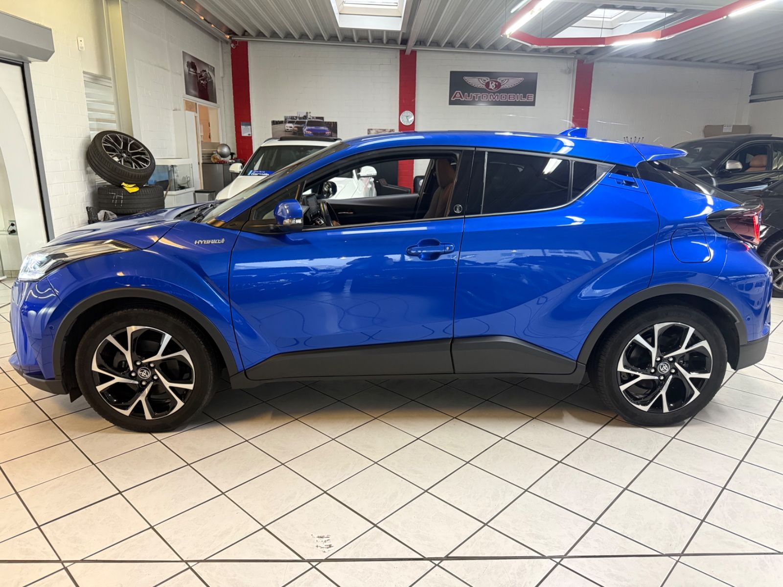 Toyota C-HR Hybrid Team D - Samsaru's Car Outlet