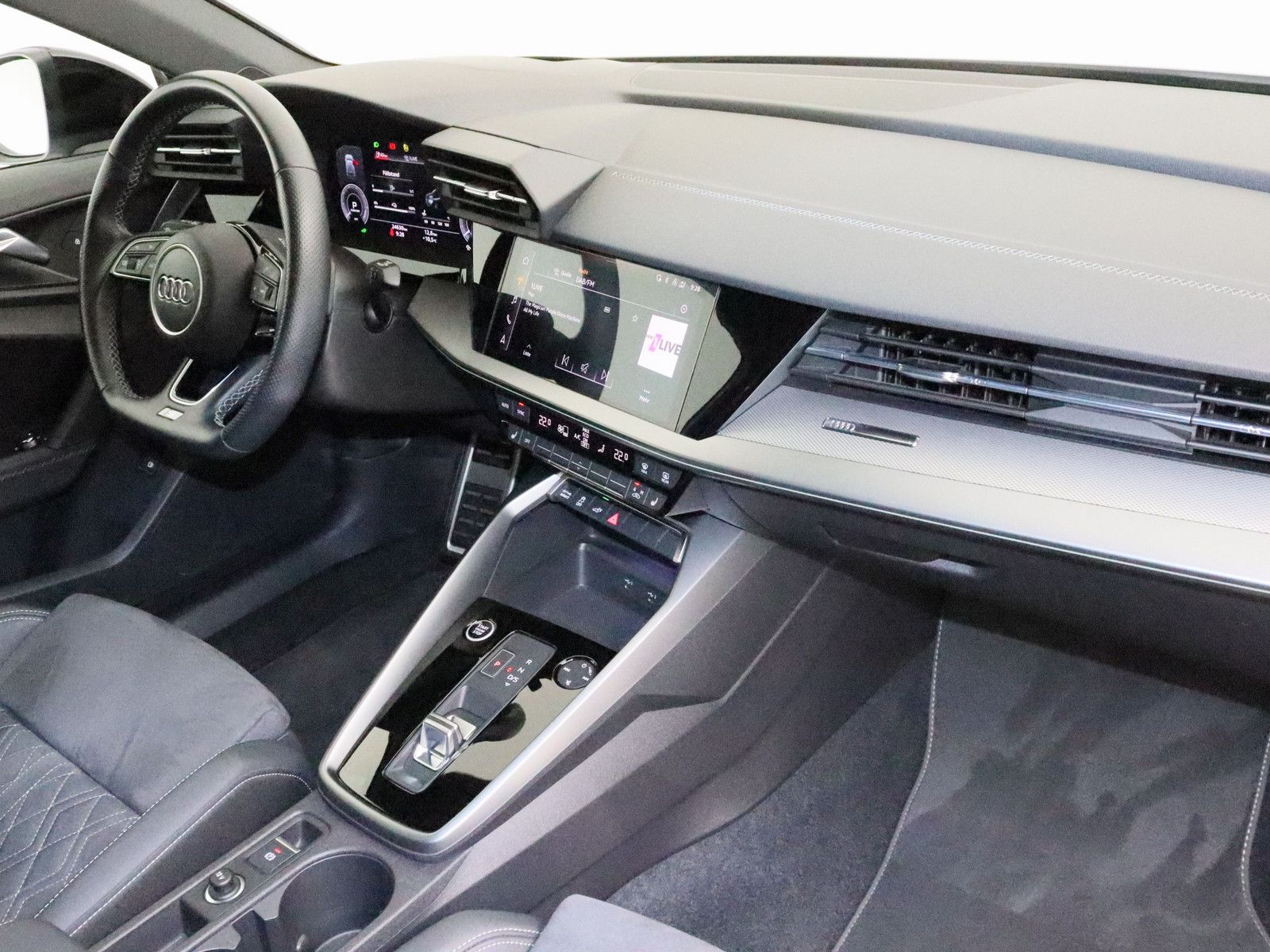Audi A3 Sportback 45 TFSI e S line - Samsaru's Car Outlet