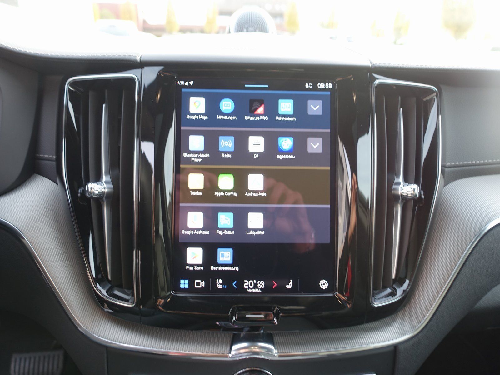 Volvo XC60 Black Edition Ultra T8 AWD/Massage/B&W/AHK