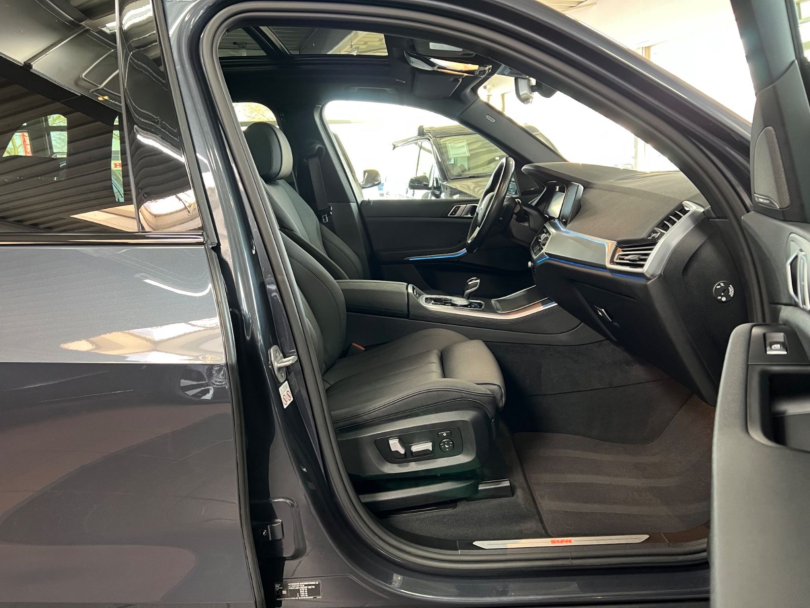 BMW X5 xDrive 45e AHK+HaKa+ACC+HuD+4Z+Pano+Park+LED