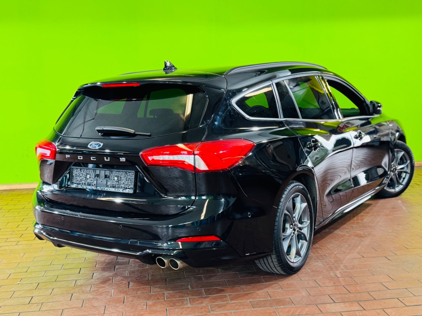 Ford Focus ST-Line - Samsaru's Car Outlet