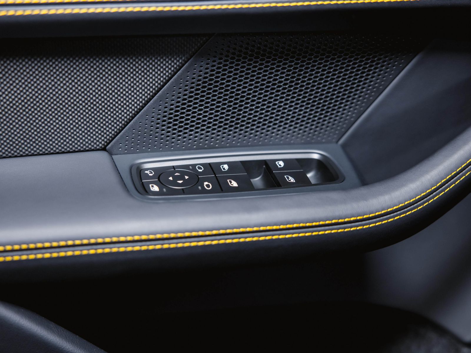 Porsche Taycan Turbo Sport Turismo SportDesign Paket