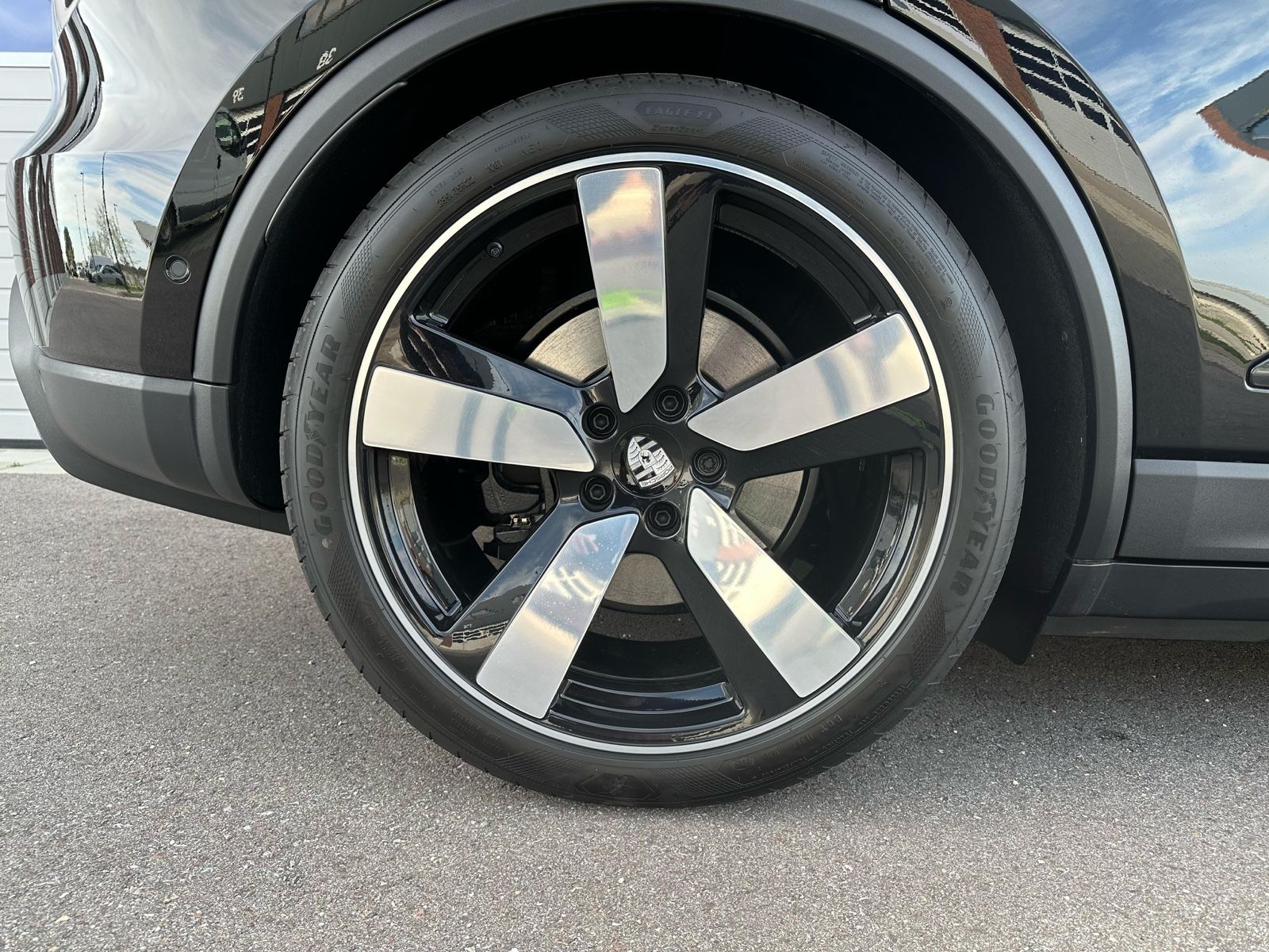 Porsche Macan 4 - Samsaru's Car Outlet