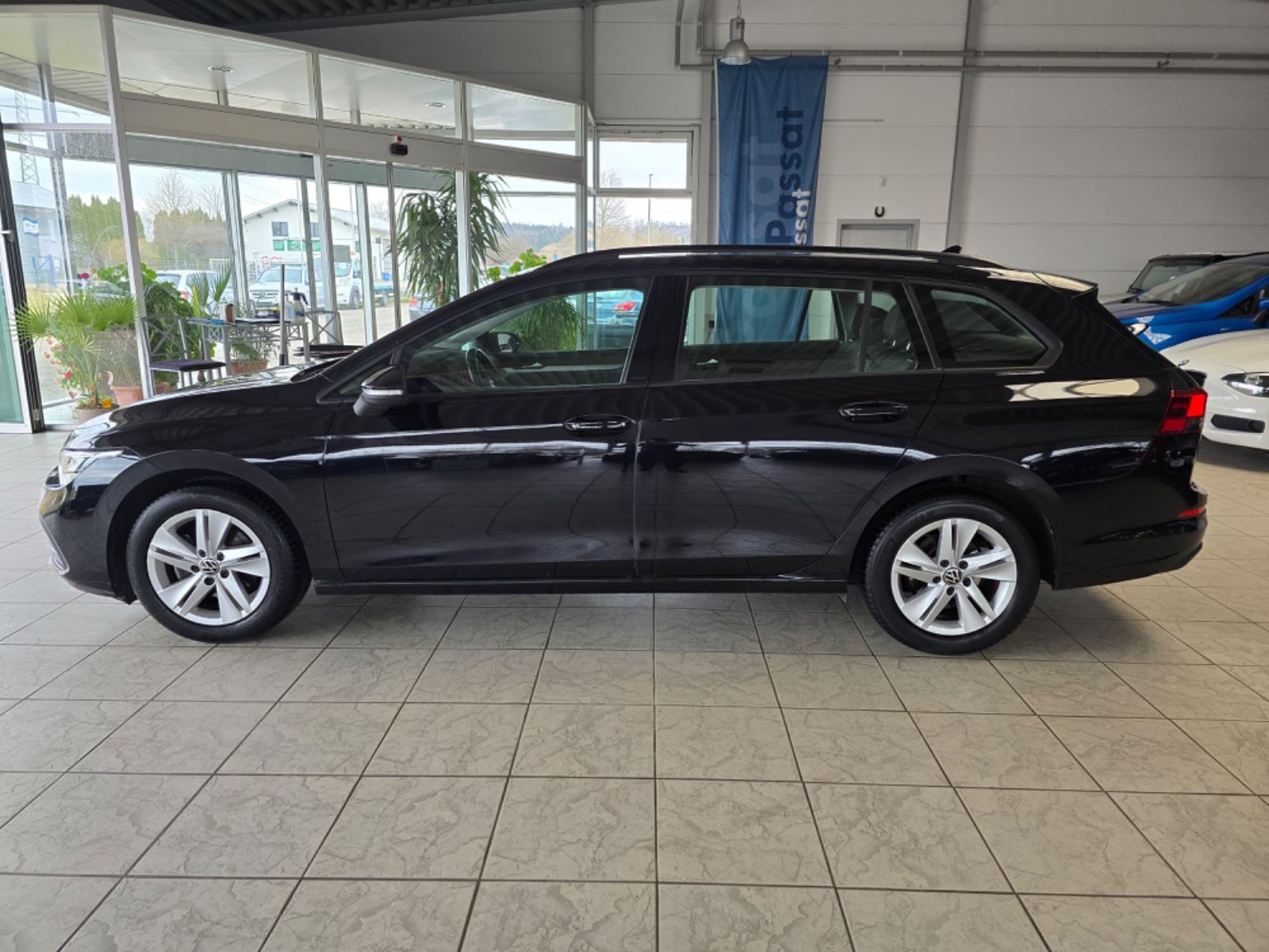 Volkswagen Golf VIII Variant Life eTSI DSG - Samsaru's Car Outlet