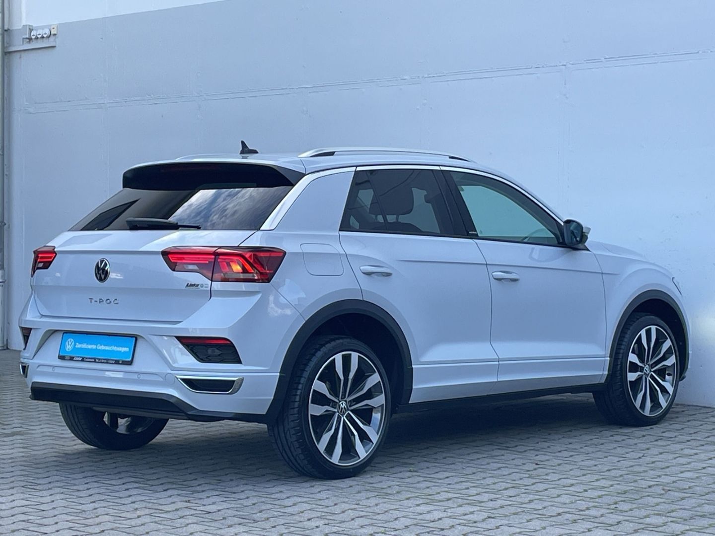 Volkswagen T-Roc 1.5 TSI DSG R-Line - Samsaru's Car Outlet