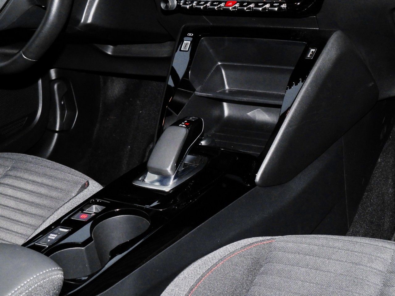 Peugeot 2008-e Active - Samsaru's Car Outlet