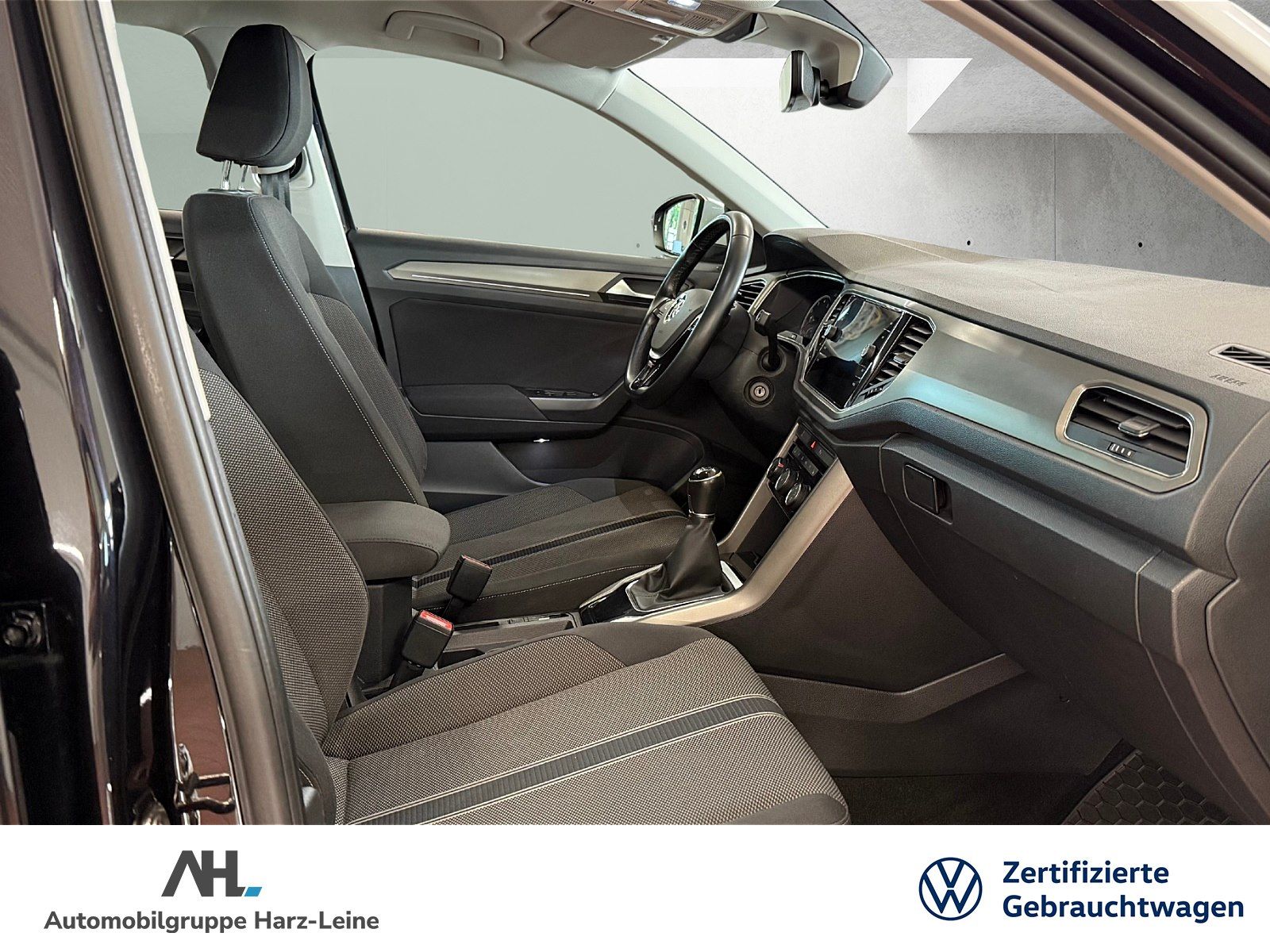 Volkswagen T-Roc 1.0 TSI Style - Samsaru's Car Outlet