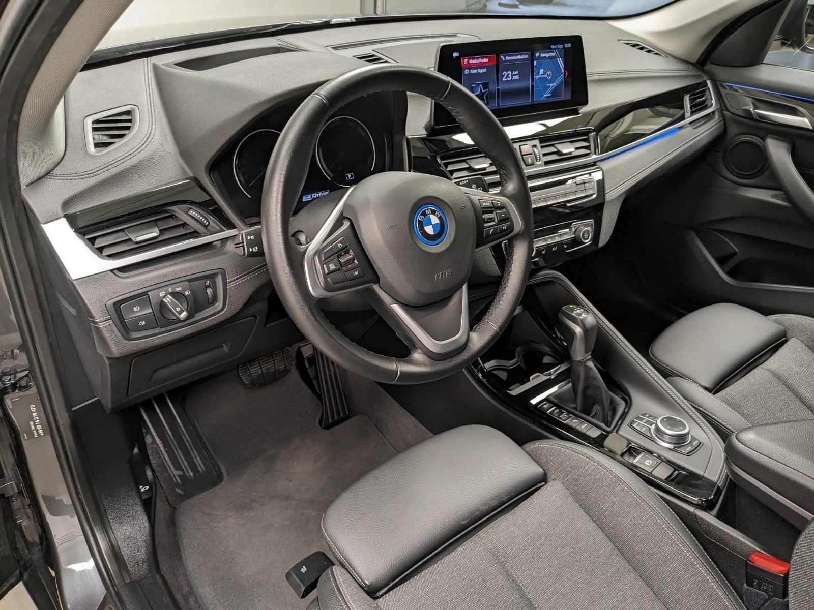 BMW X1 xDrive25e Sport Line - Samsaru's Car Outlet