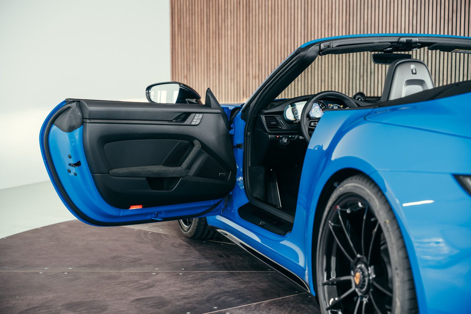 Porsche 992 Carrera 4 GTS Cabriolet, Sharkblue, MwSt awb