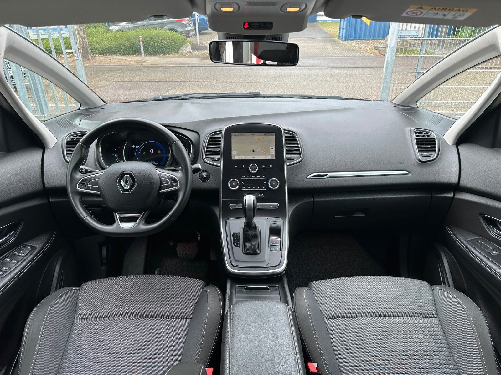 Renault Grand Scenic 160 EDC - Samsaru's Car Outlet