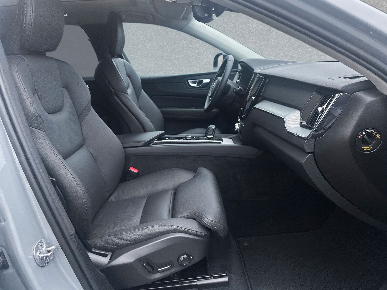 Volvo XC60 B5 AWD Plus Dark AHK ACC BLIS SD