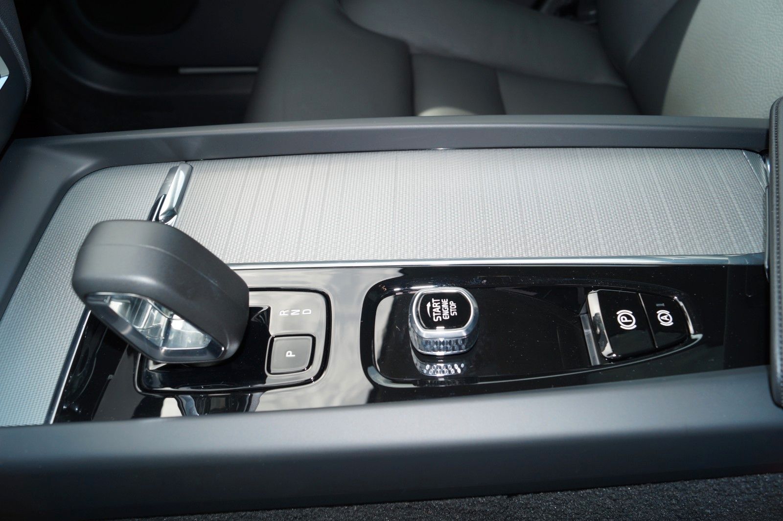 Volvo XC60 T6 AWD Plug-In Hybrid Plus Dark Aut/360/AHK