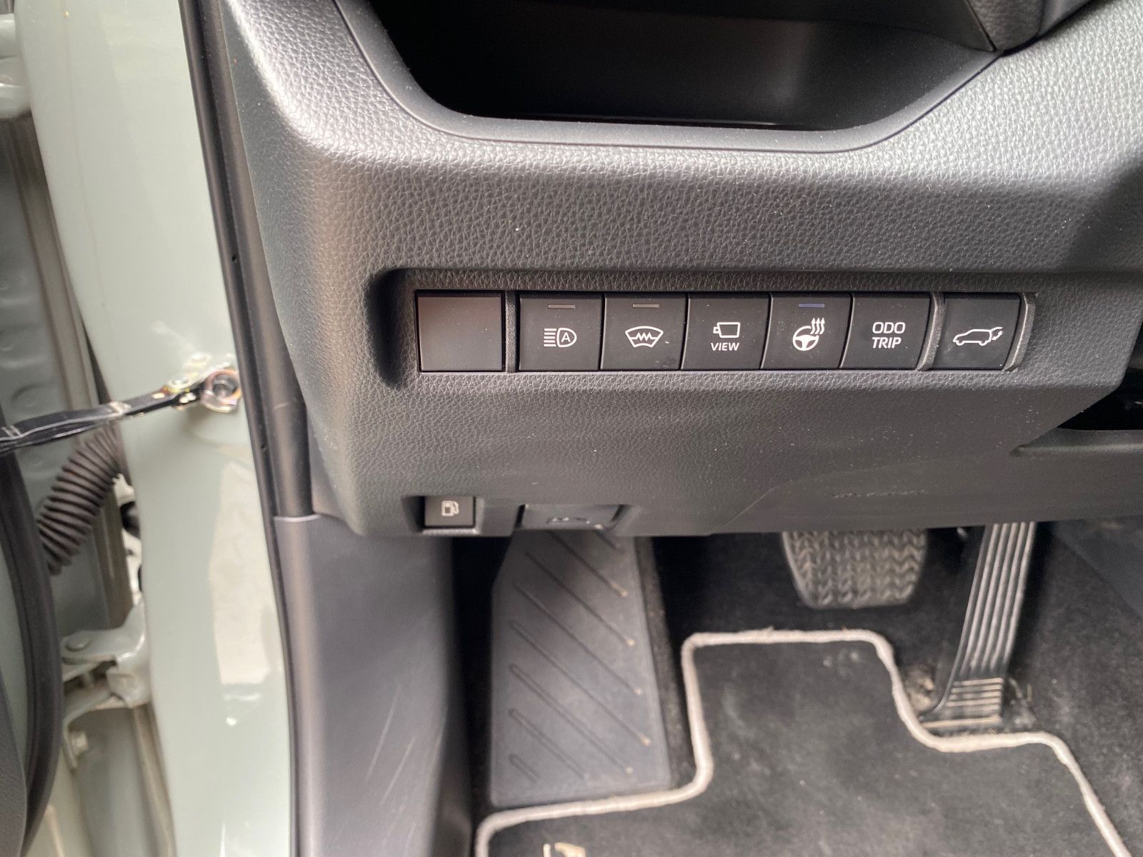Toyota RAV 4 2.5 Executive Hybrid 4WD - Samsaru's Car Outlet
