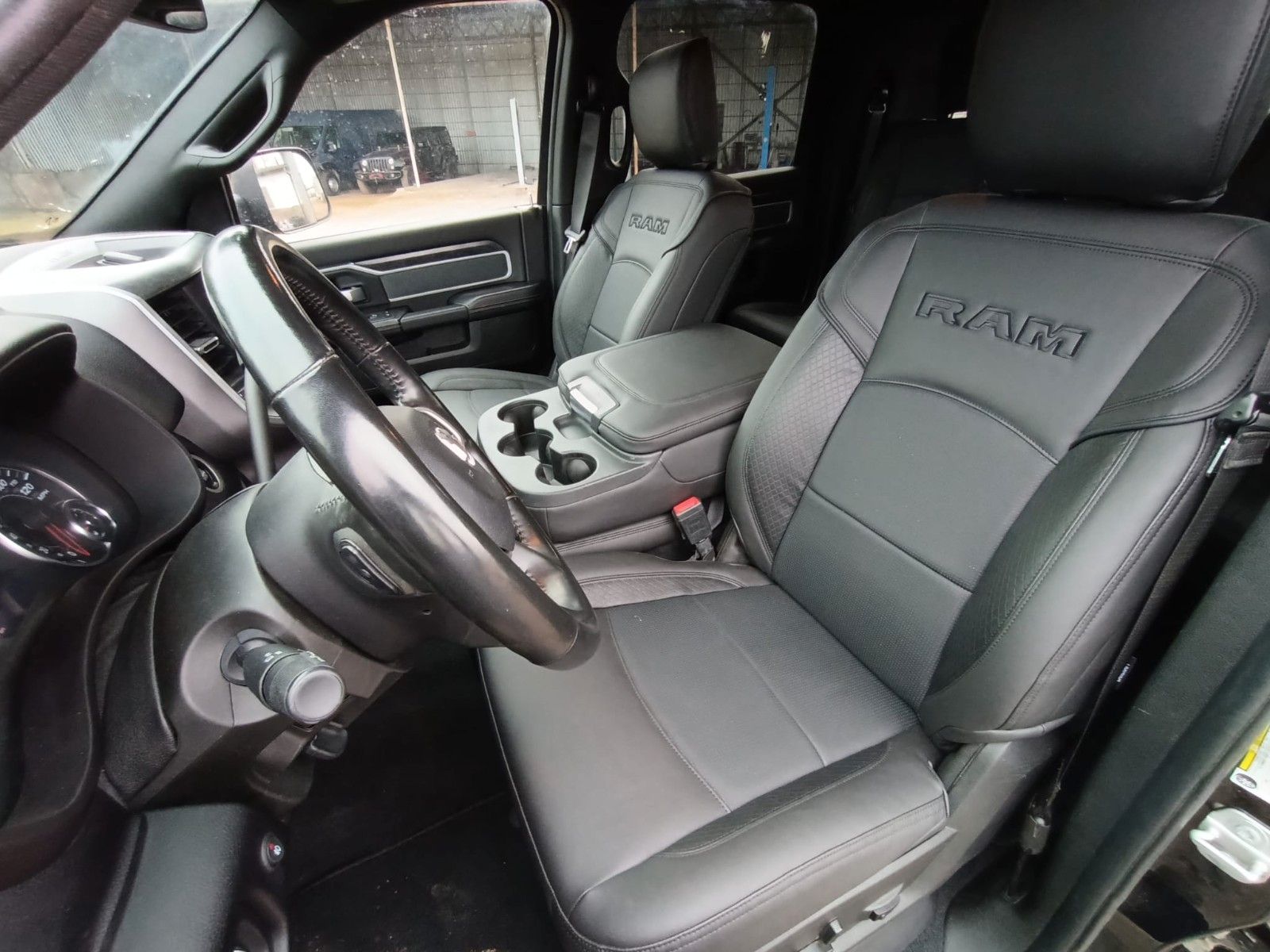 Dodge RAM 2500 MEGA CAB, 4X4, 6,7, 370KM LEDER