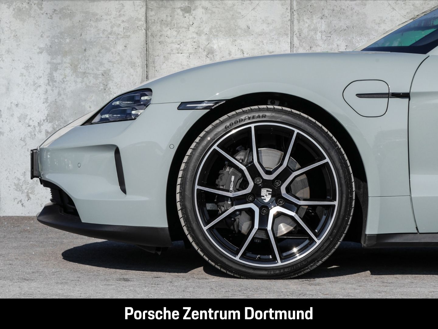 Porsche Taycan Sport Turismo Surround View  Panoramadach