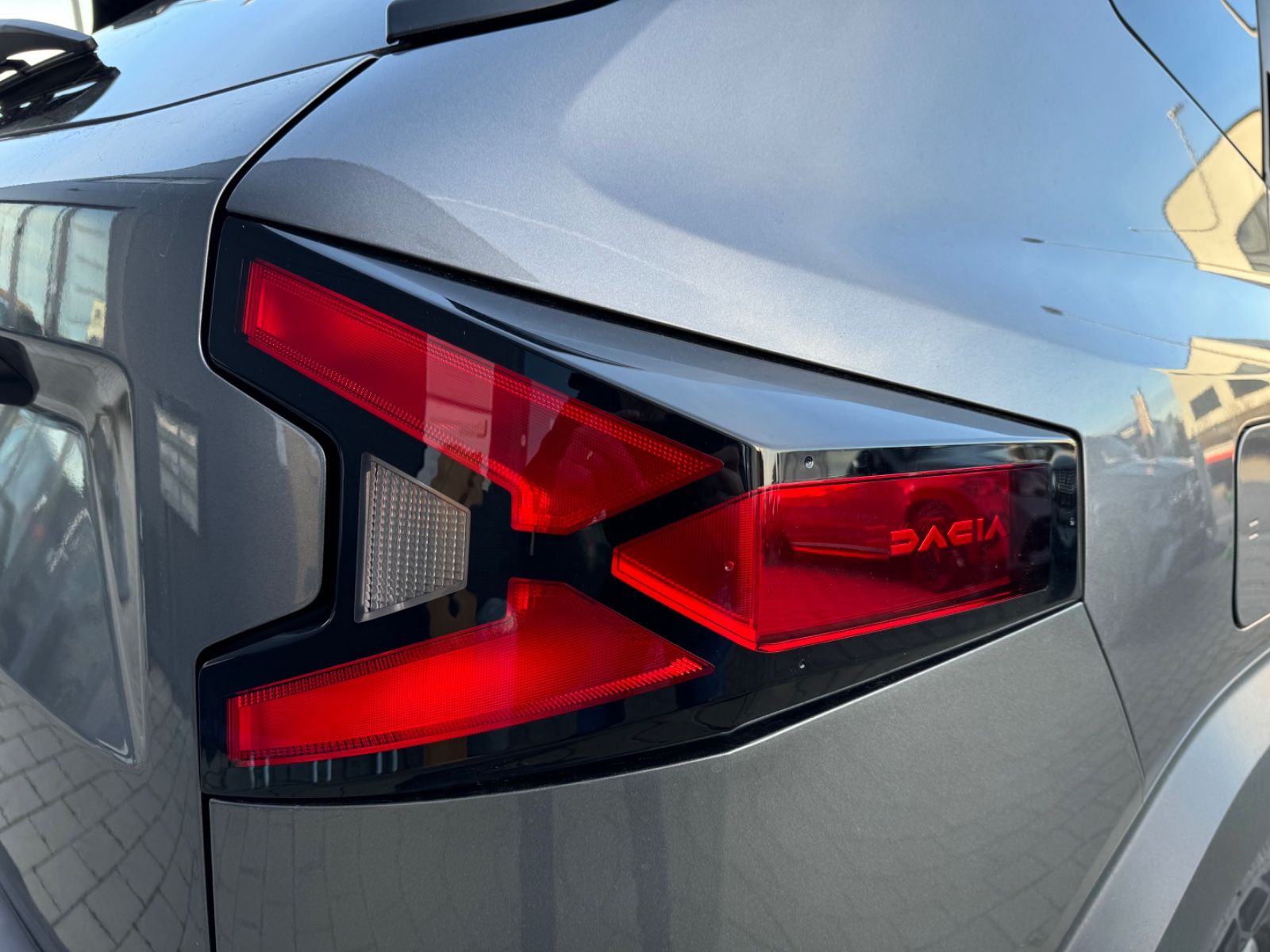 Dacia Duster III Hybrid 140 Extreme - Samsaru's Car Outlet