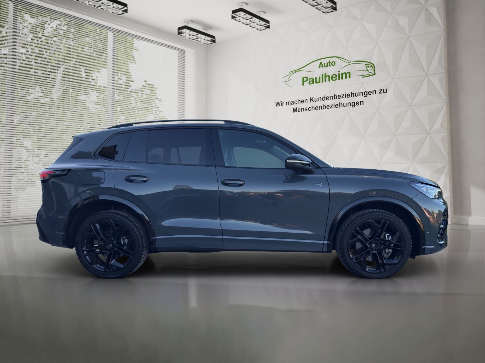 Volkswagen Tiguan 2.0 TSI DSG 4M R-Line»PANO»AHK»HuD»HK»20"