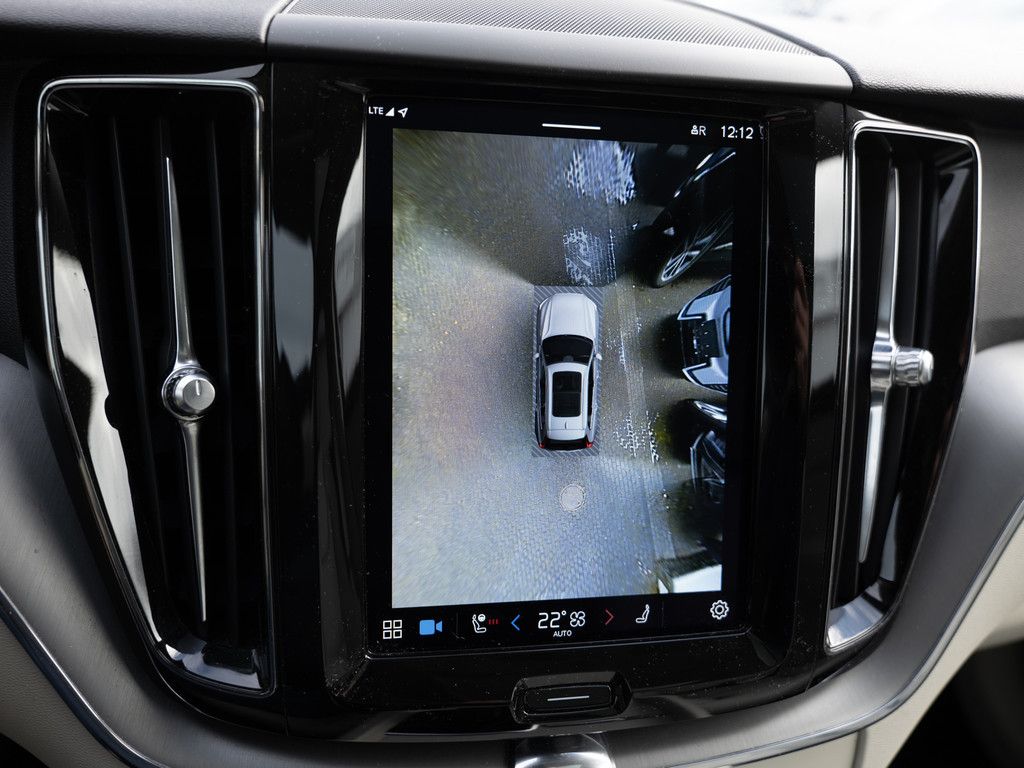 Volvo XC60 B4 Momentum Pro AWD STANDHZ LED PANO 360°