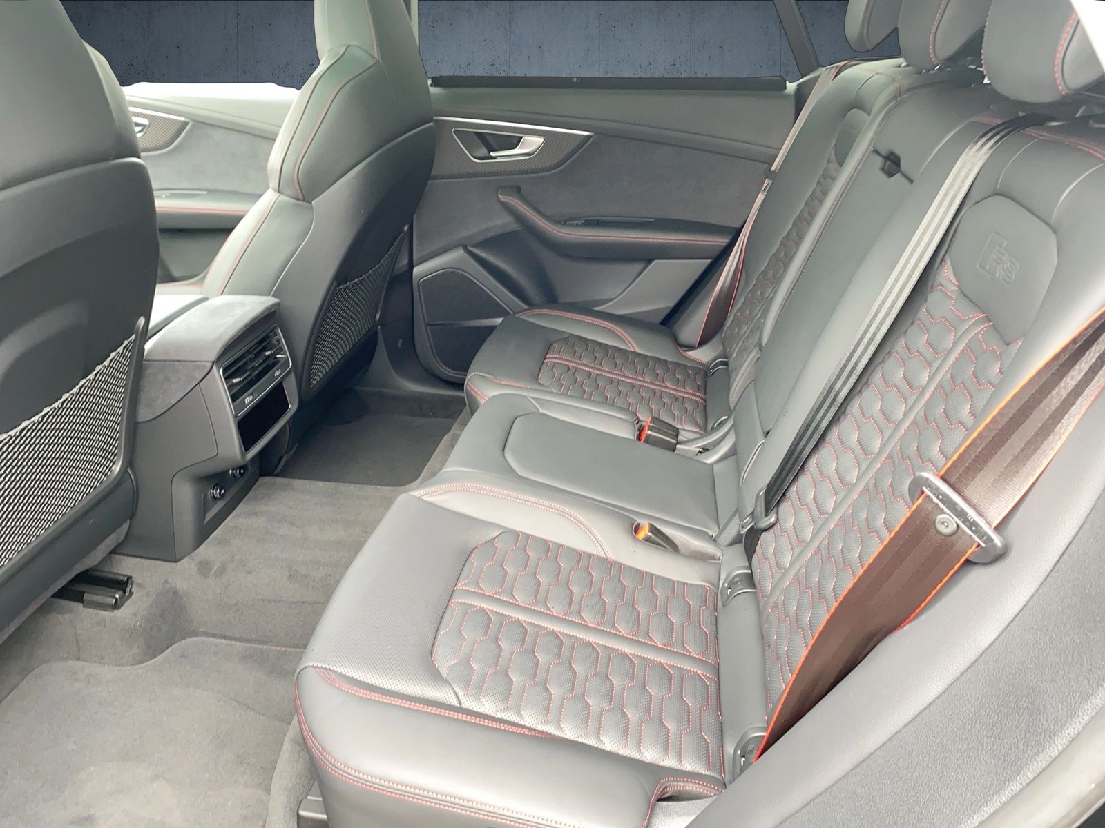 Audi RS Q8 SUV tiptr. PANO Stdhzg Vmax305 HUD 23´