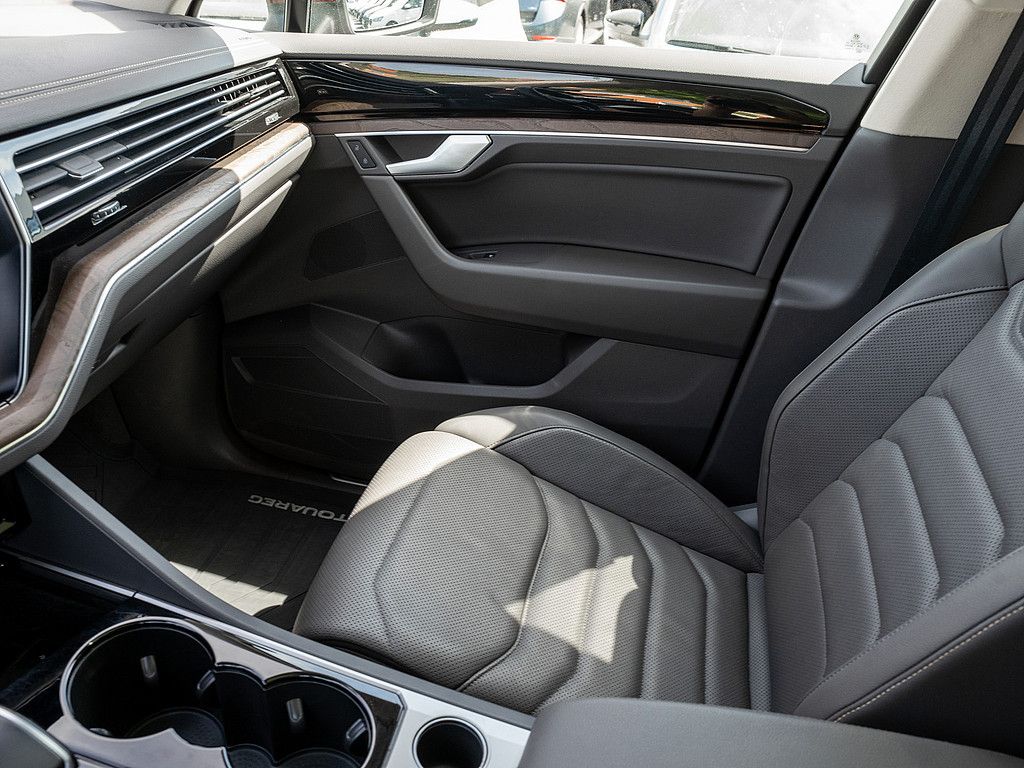 Volkswagen Touareg 3.0 V6 TSI eHybrid Atmosphere 4M - Samsaru's Car Outlet