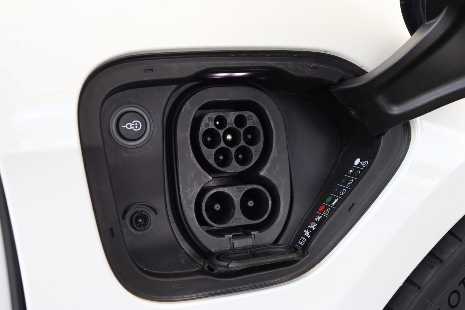 Porsche Taycan 4S Plus Sport Turismo +PANO+18-WEGE+BOSE+