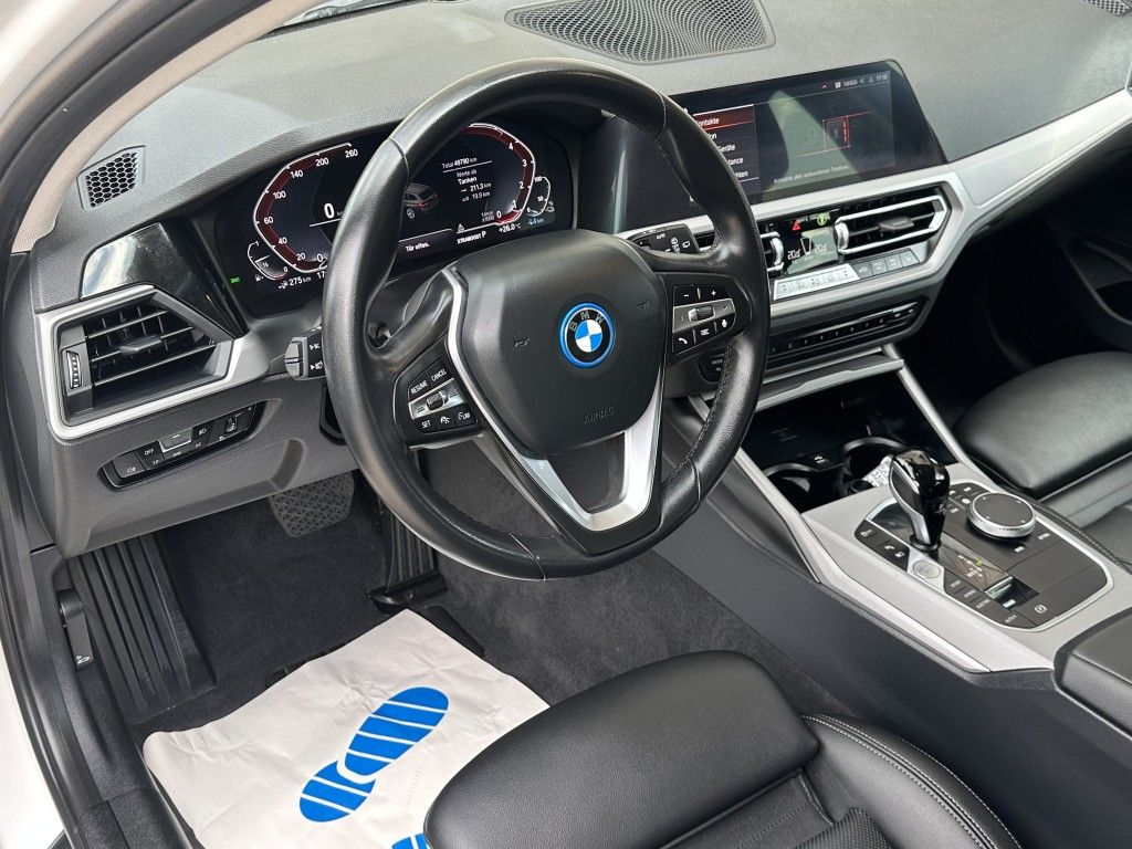 BMW 330 e Touring Aut Advantage - Samsaru's Car Outlet