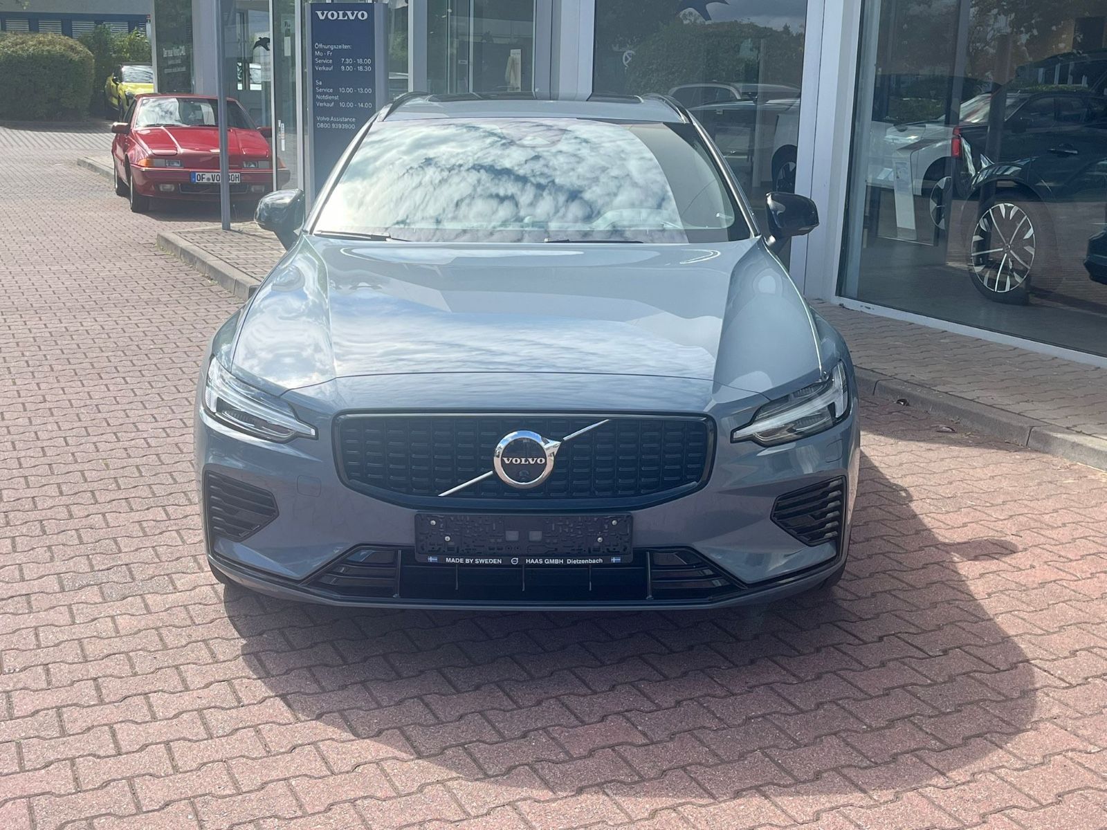 Volvo V60 T8 AWD Recharge Ultimate Dark Auto