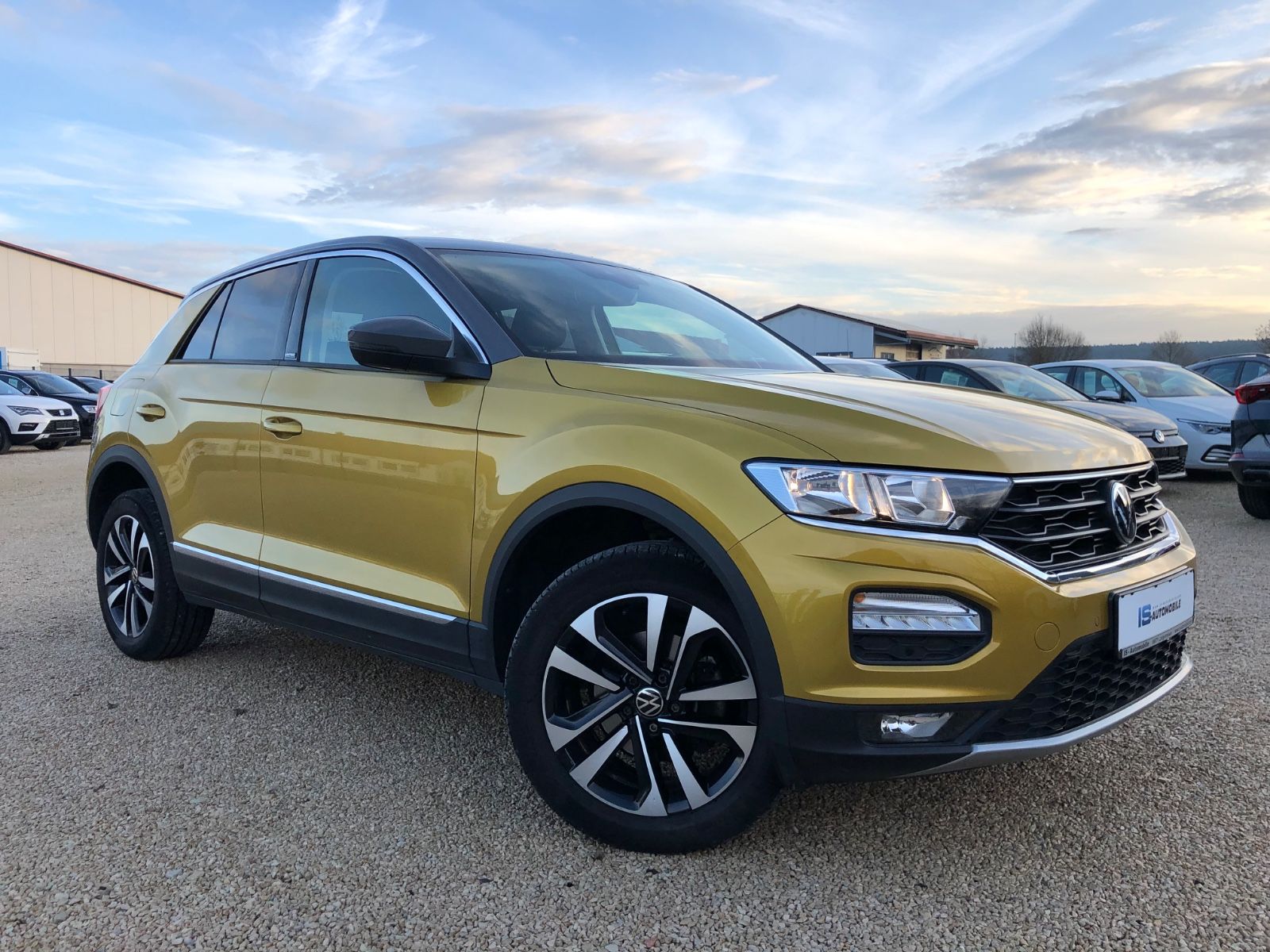 Volkswagen T-Roc United - Samsaru's Car Outlet