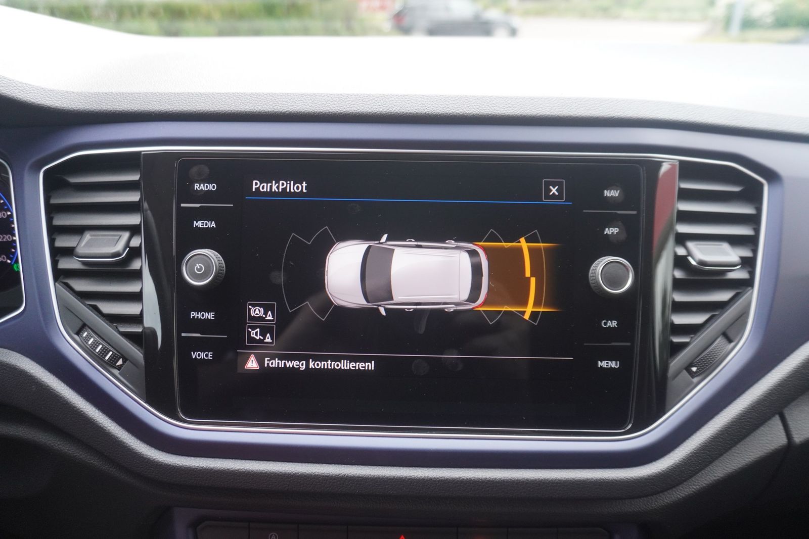 Volkswagen T-Roc 2.0 TDI R-Line 4M DSG - Samsaru's Car Outlet