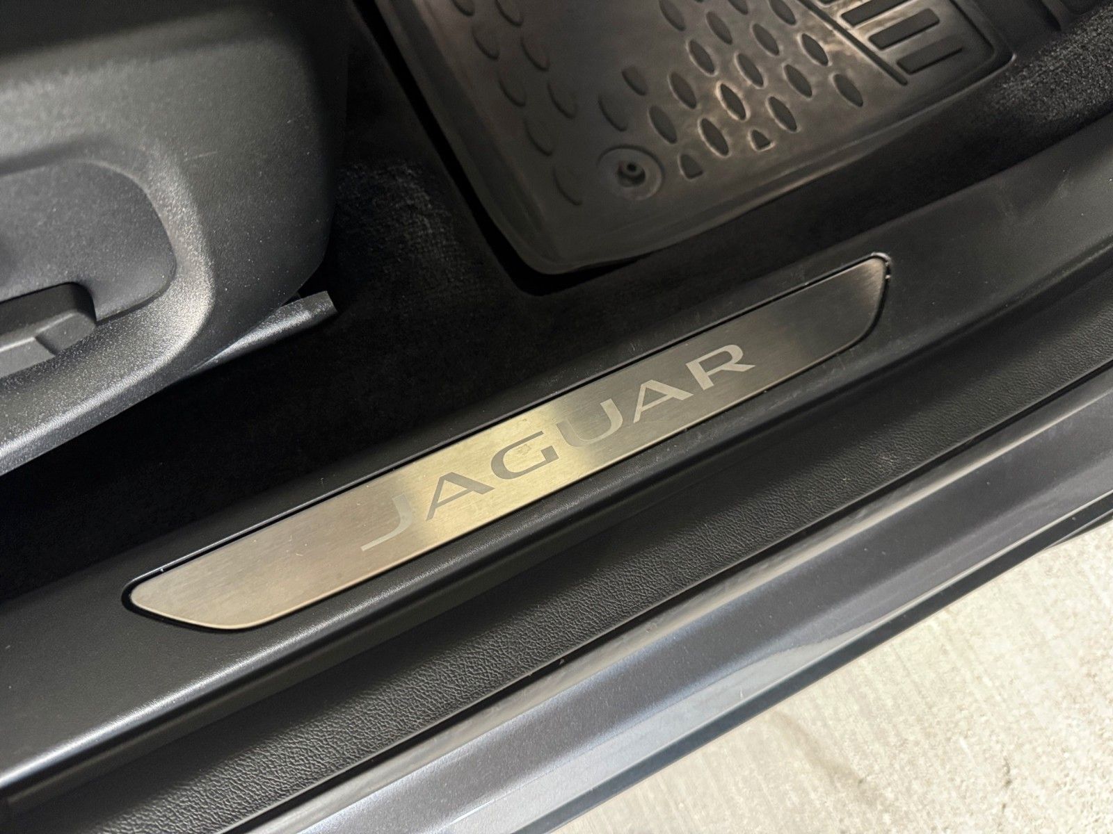 Jaguar I-Pace EV400 SE
