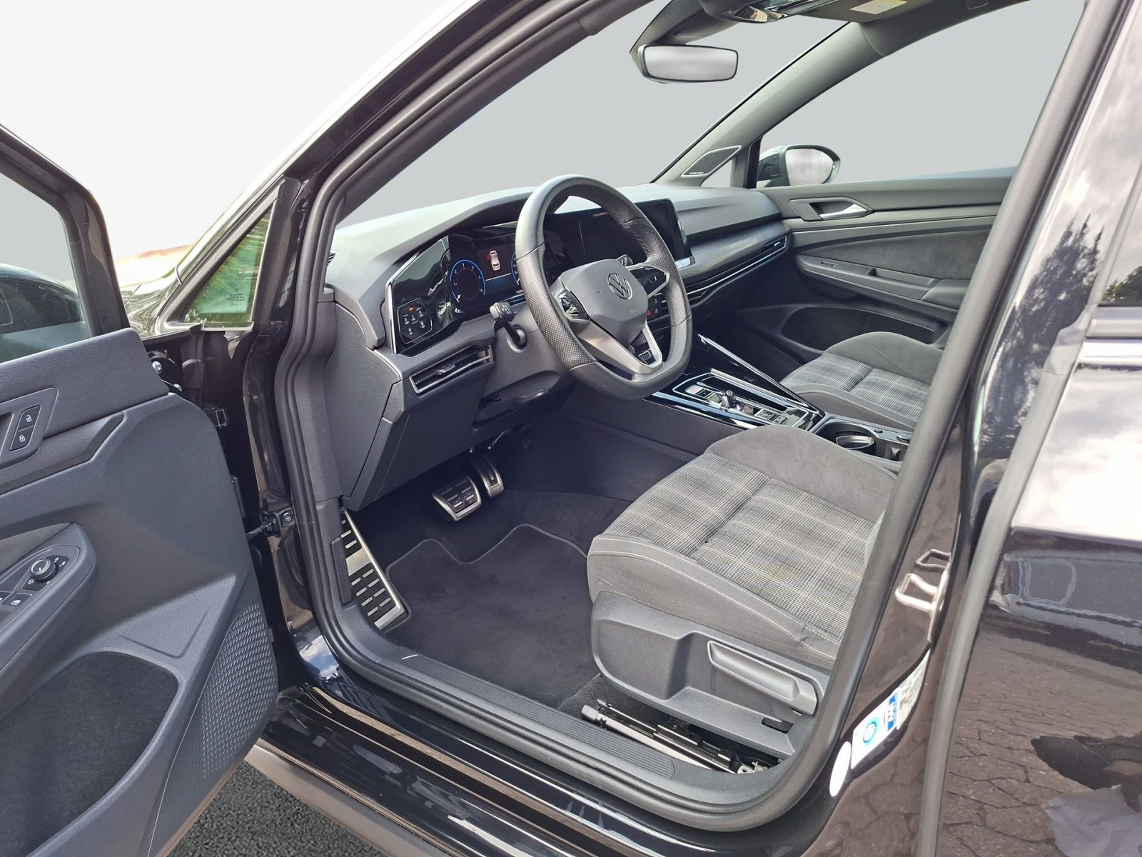 Volkswagen Golf VIII GTD 2.0 TDI DSG PANO IQ LIGHT RFK NAVI