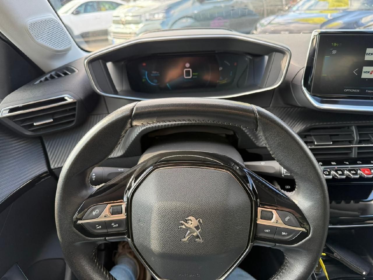 Peugeot 208 e- Allure Pack - Samsaru's Car Outlet