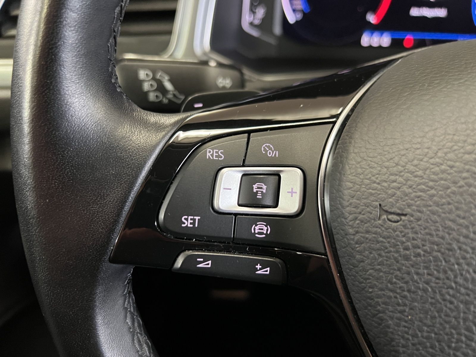 Volkswagen T-Roc 2.0 TDI Active - Samsaru's Car Outlet