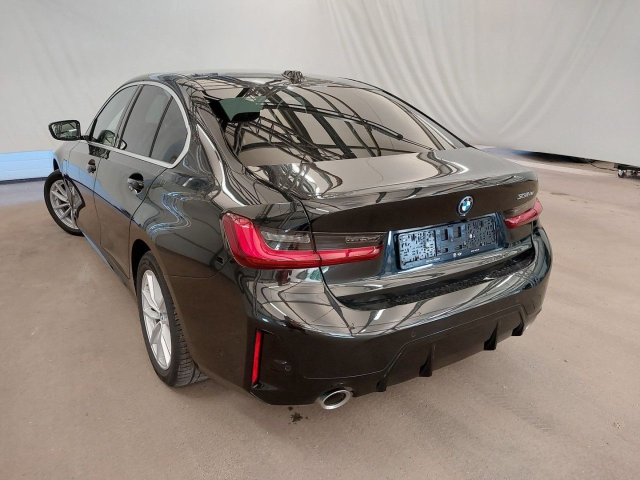 BMW 330e L. M Sport - Samsaru's Car Outlet