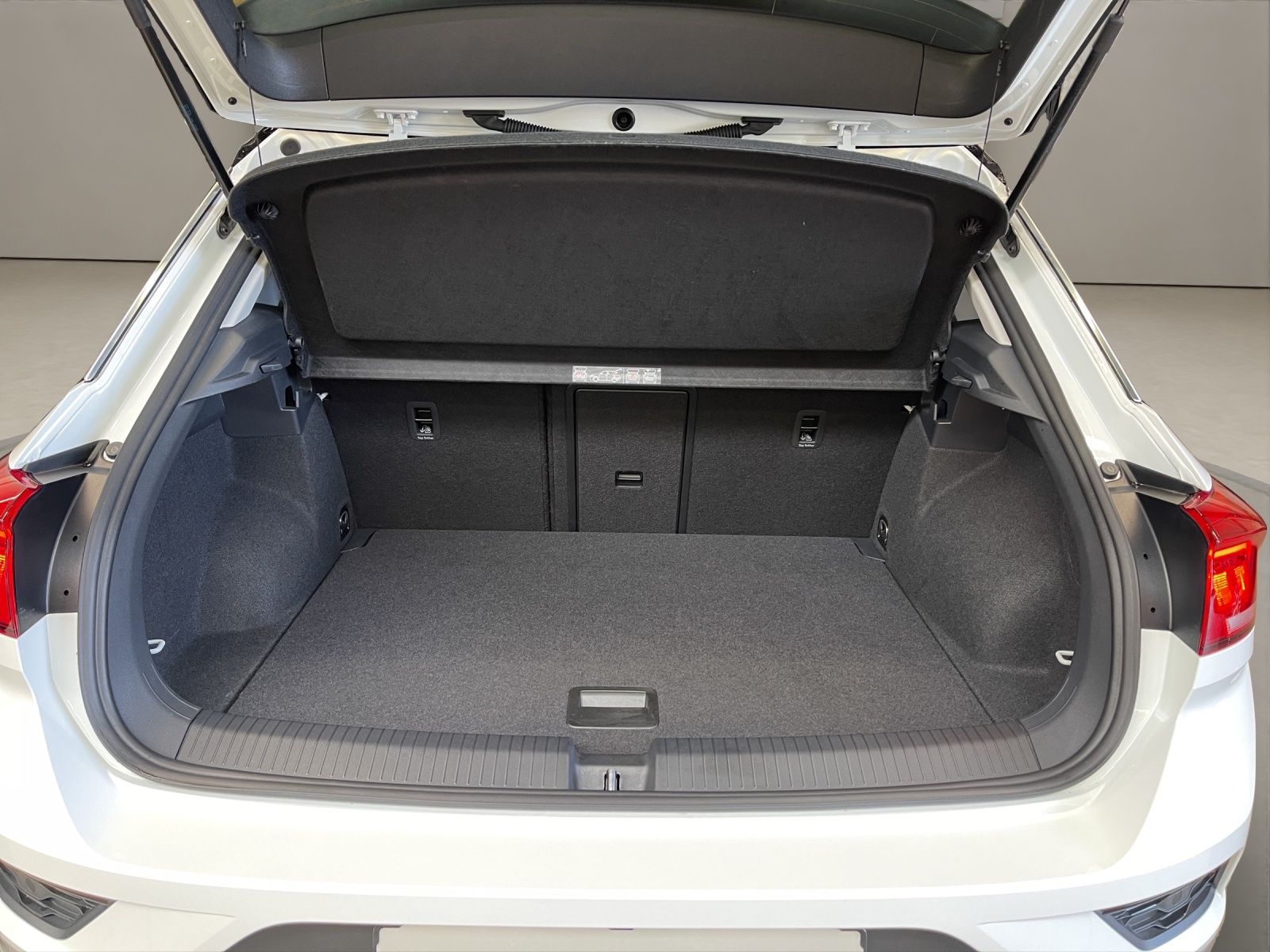 Volkswagen T-Roc 1.0 TSI Active - Samsaru's Car Outlet