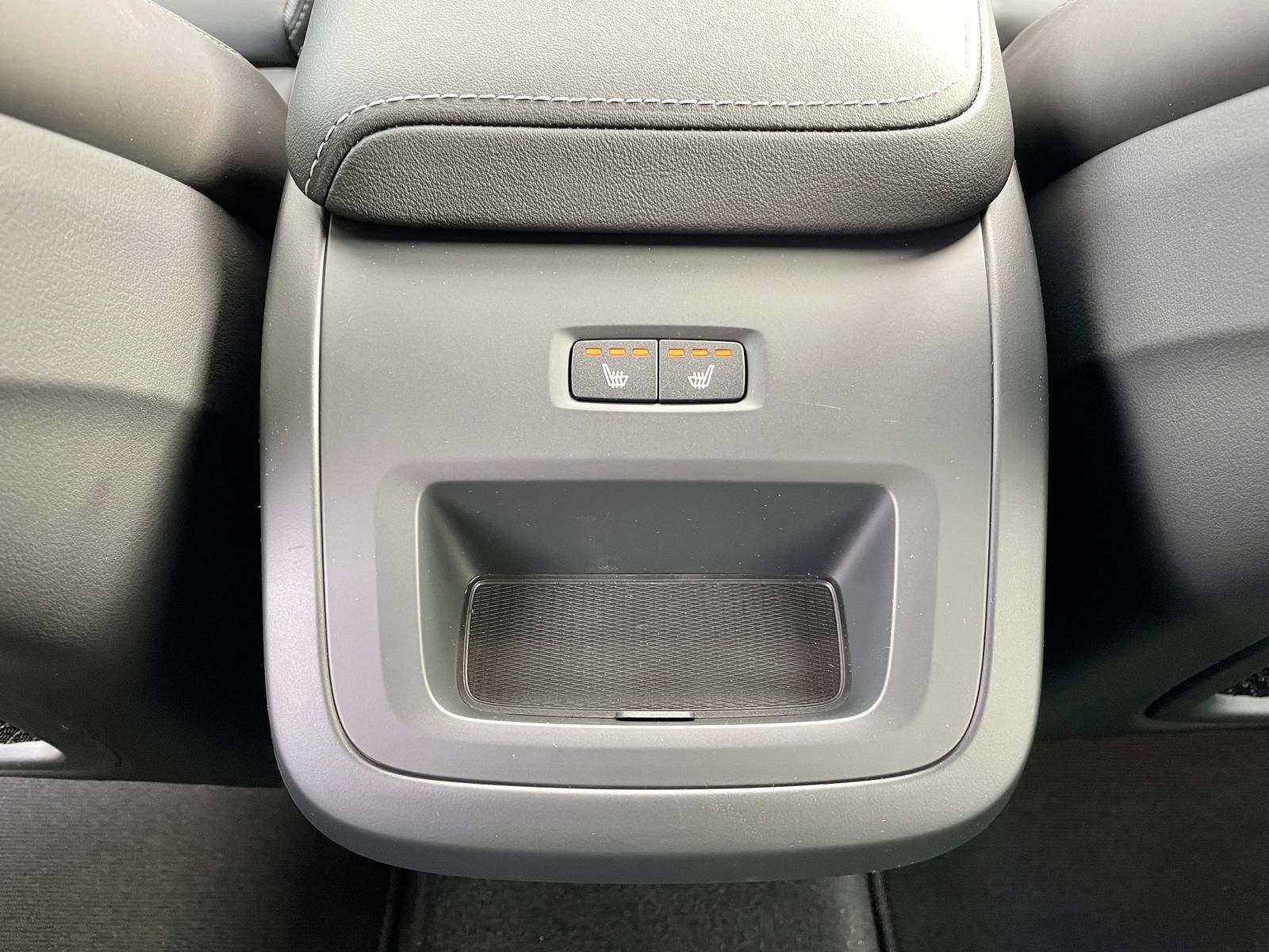 Volvo XC60 B4 AWD Plus Dark 4xSHZ ACC BLIS FHZ STDHZ