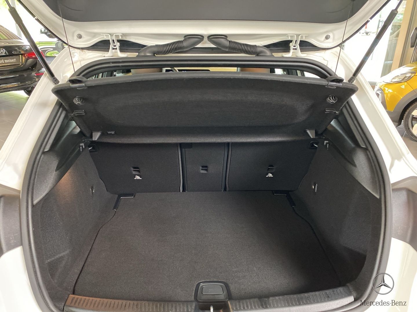 Mercedes-Benz A 180 7G-DCT PROGRESSIVE - Samsaru's Car Outlet