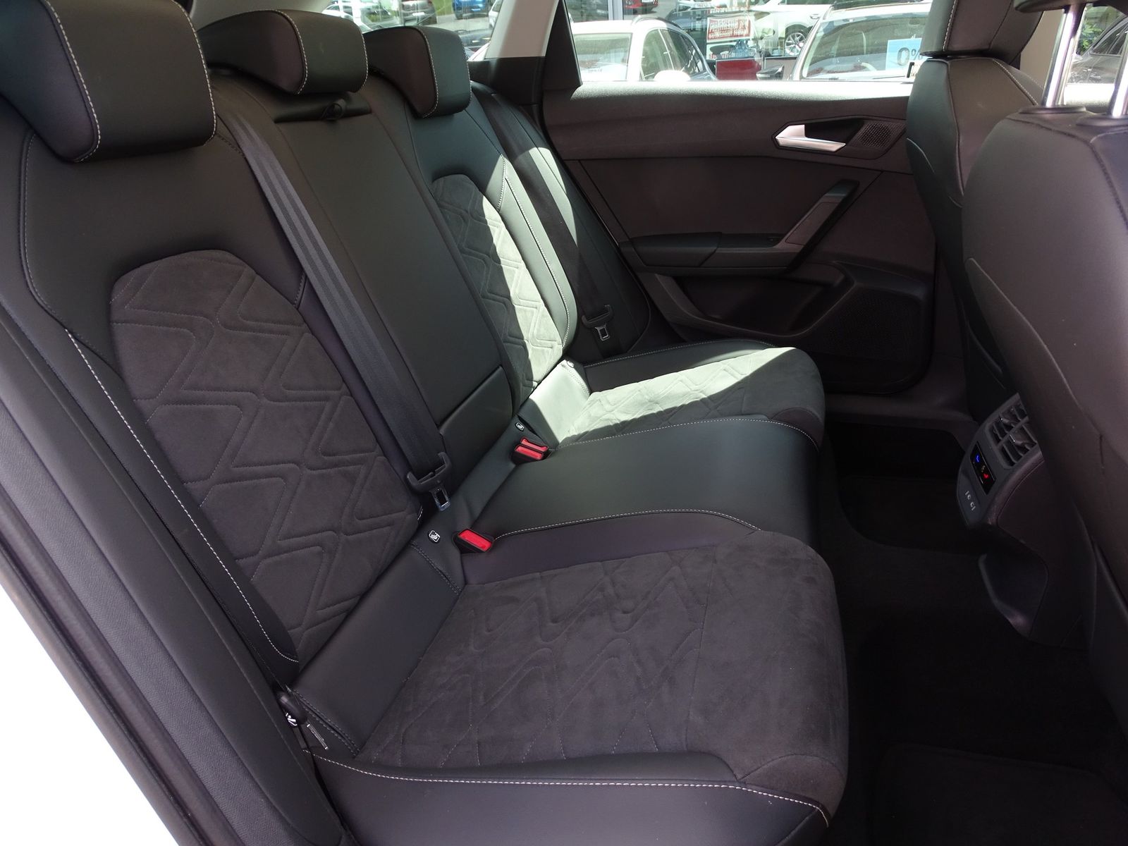 Seat Leon Sportstourer 2.0 TDI Style LED Navi ACC AHK