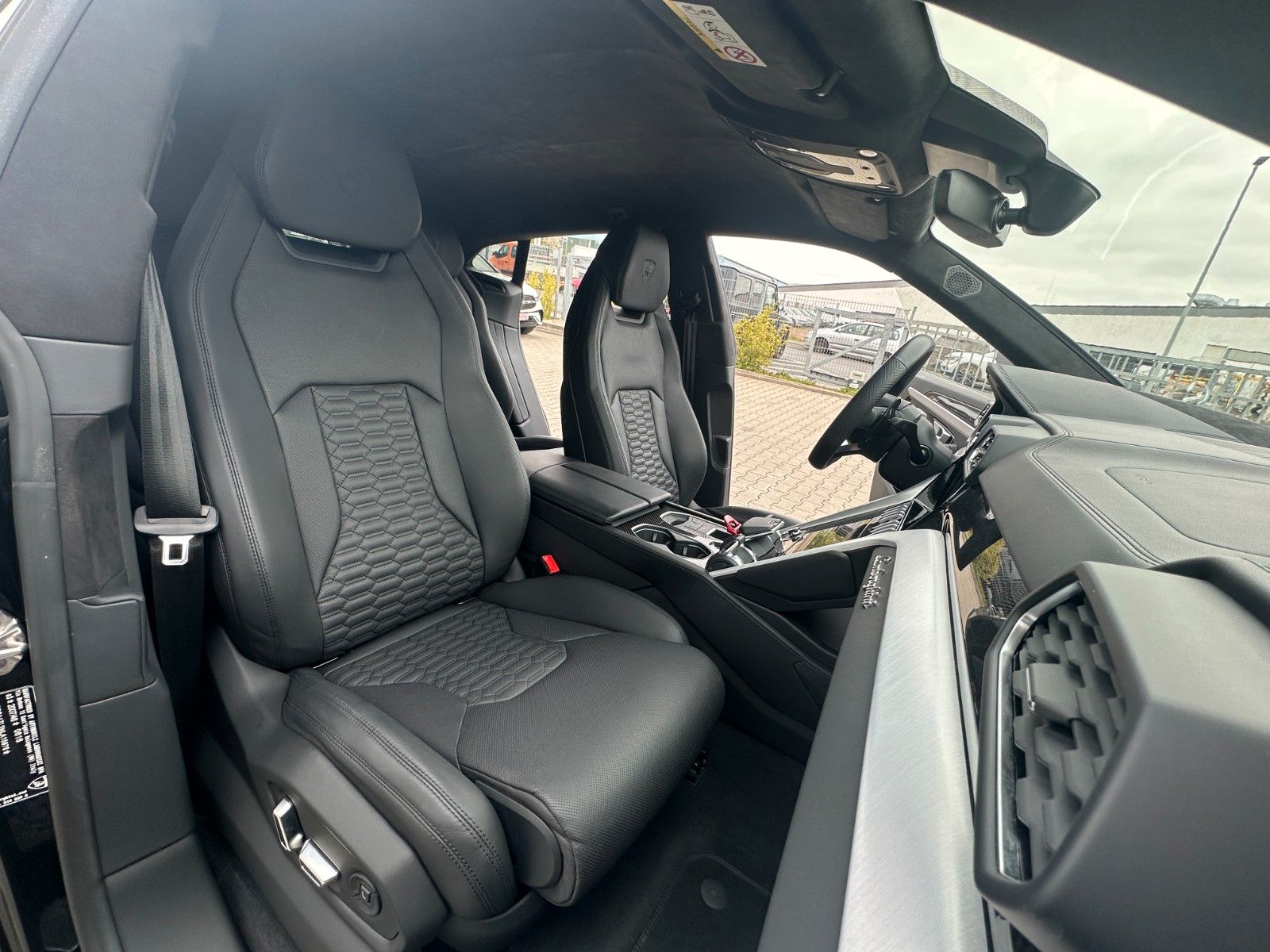 Lamborghini Urus 4.0 V8 - Samsaru's Car Outlet