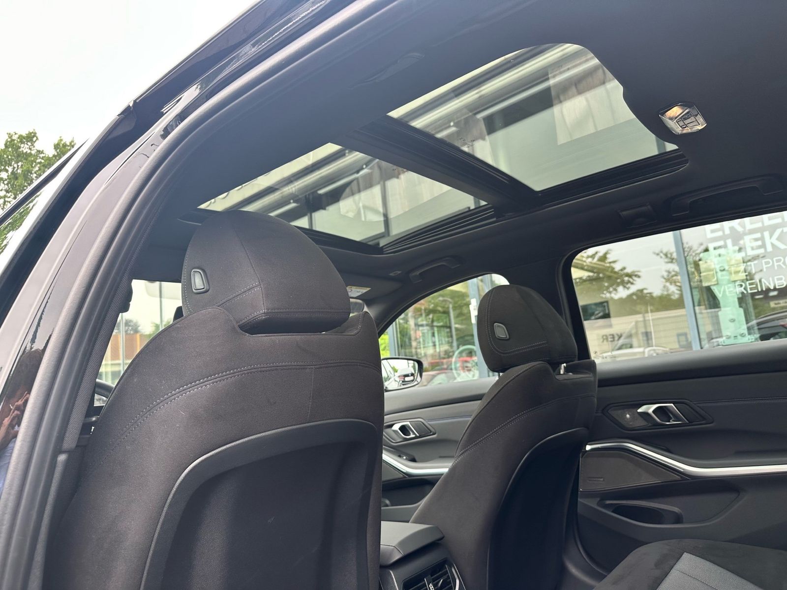 BMW 330e Touring M Sport //Pano H&K Stop&Go AHK