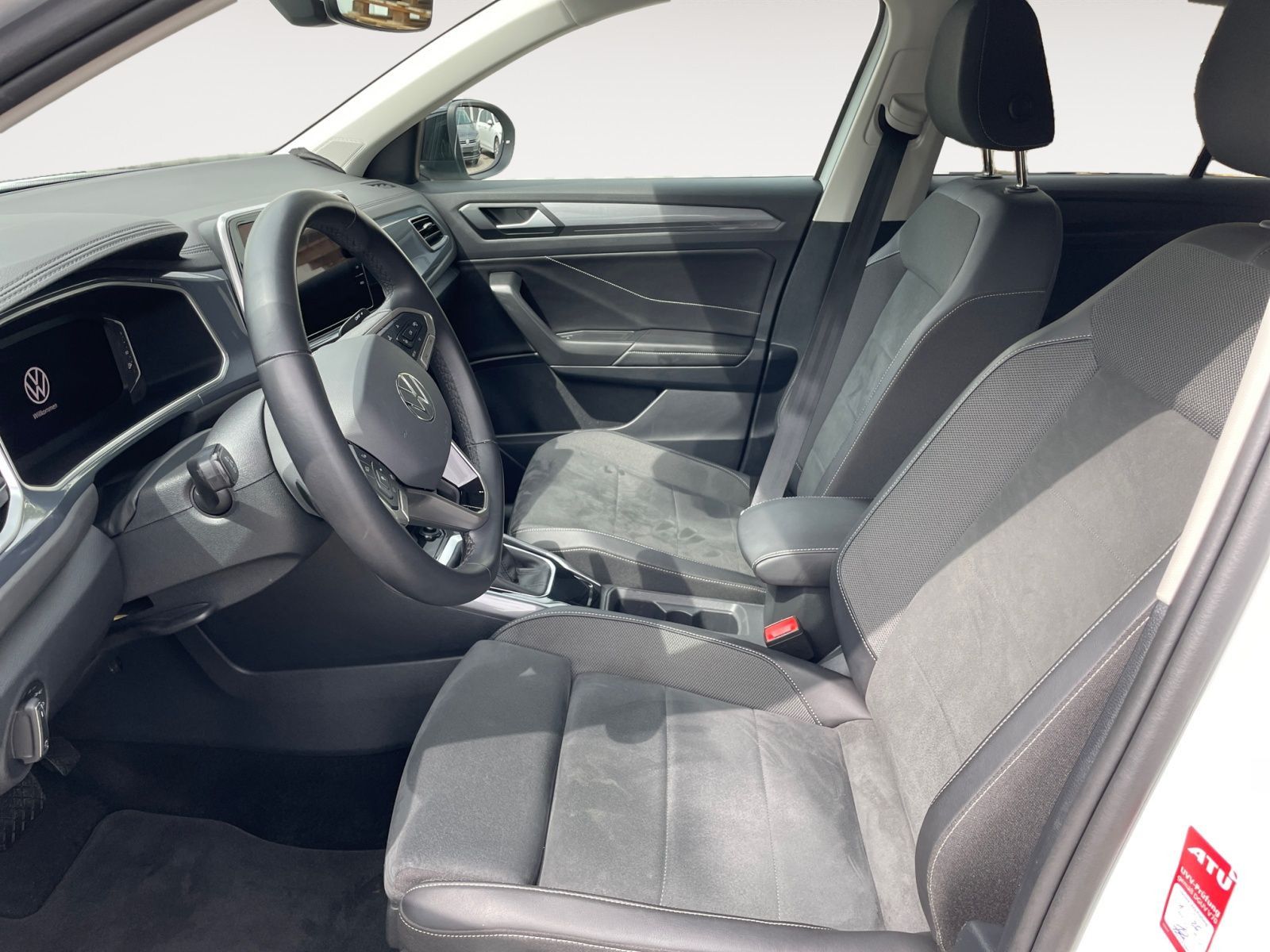 Volkswagen T-Roc 1.5 TSI DSG Facelift Style - Samsaru's Car Outlet