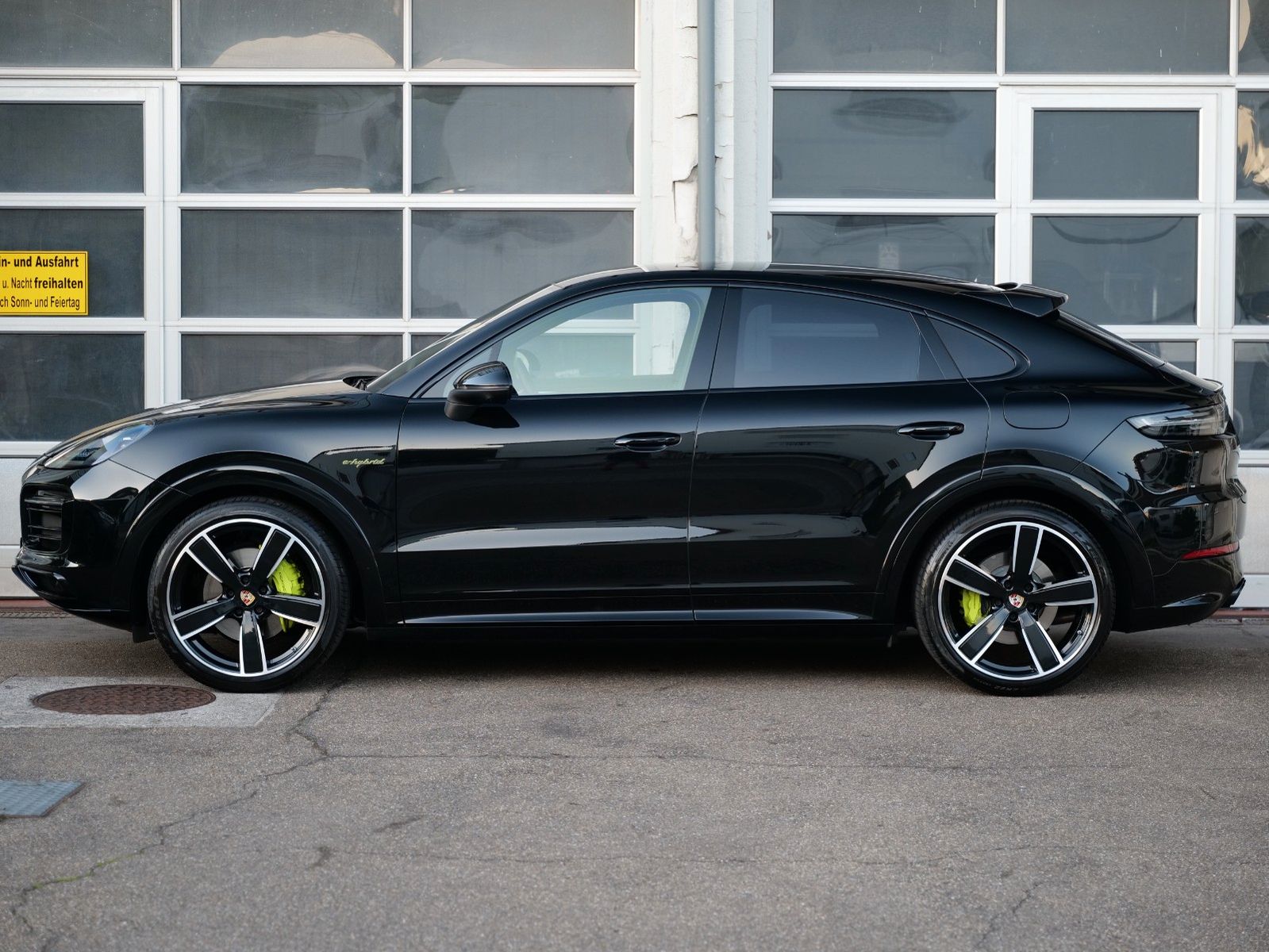 Porsche Cayenne Coupe E-Hybrid Platinum Edi SPORT DESIGN
