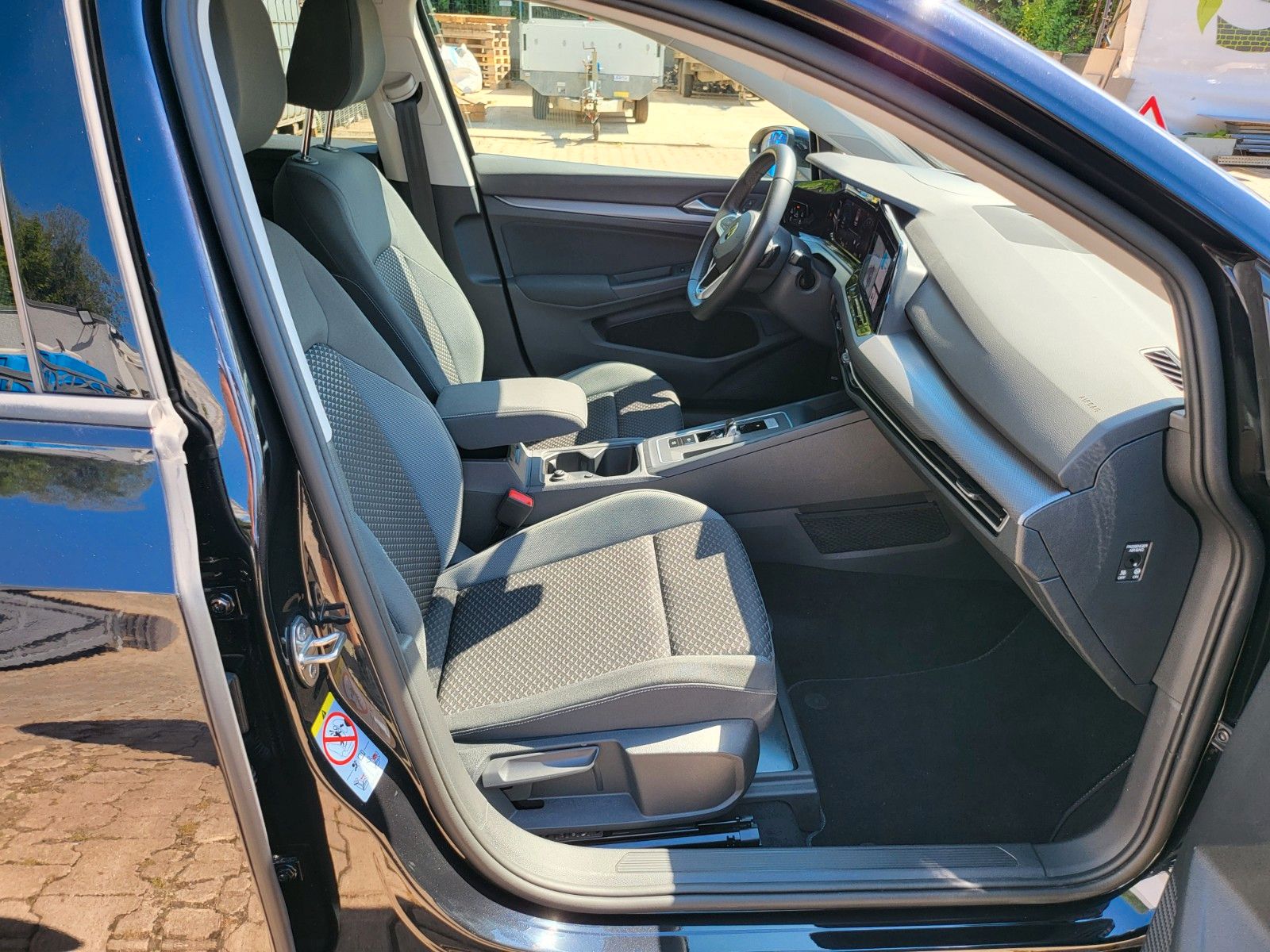 Volkswagen Golf VIII Lim. Active eTSI - Samsaru's Car Outlet