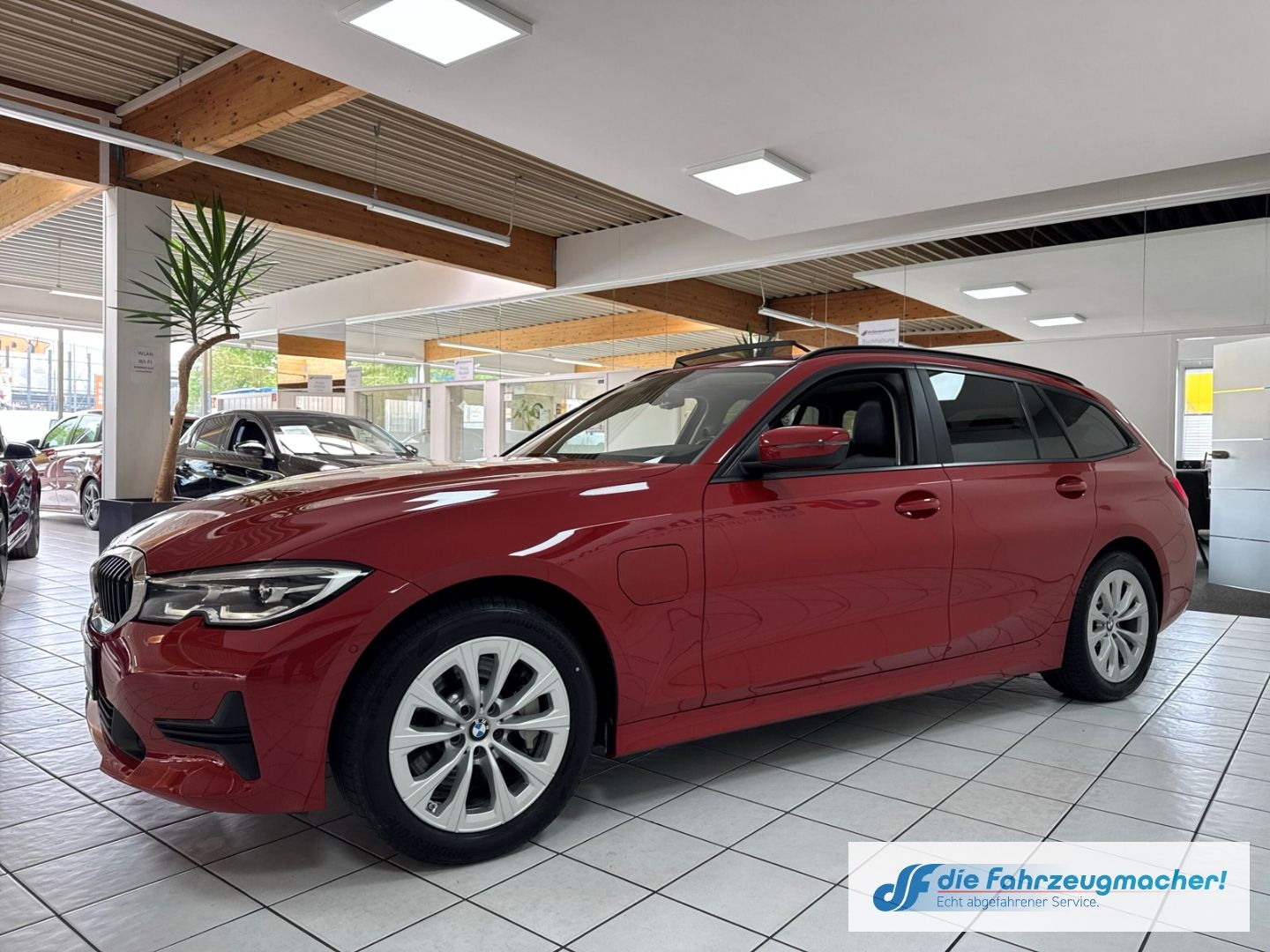 BMW 330 e xDrive Advantage Touring Park-Assistent AH